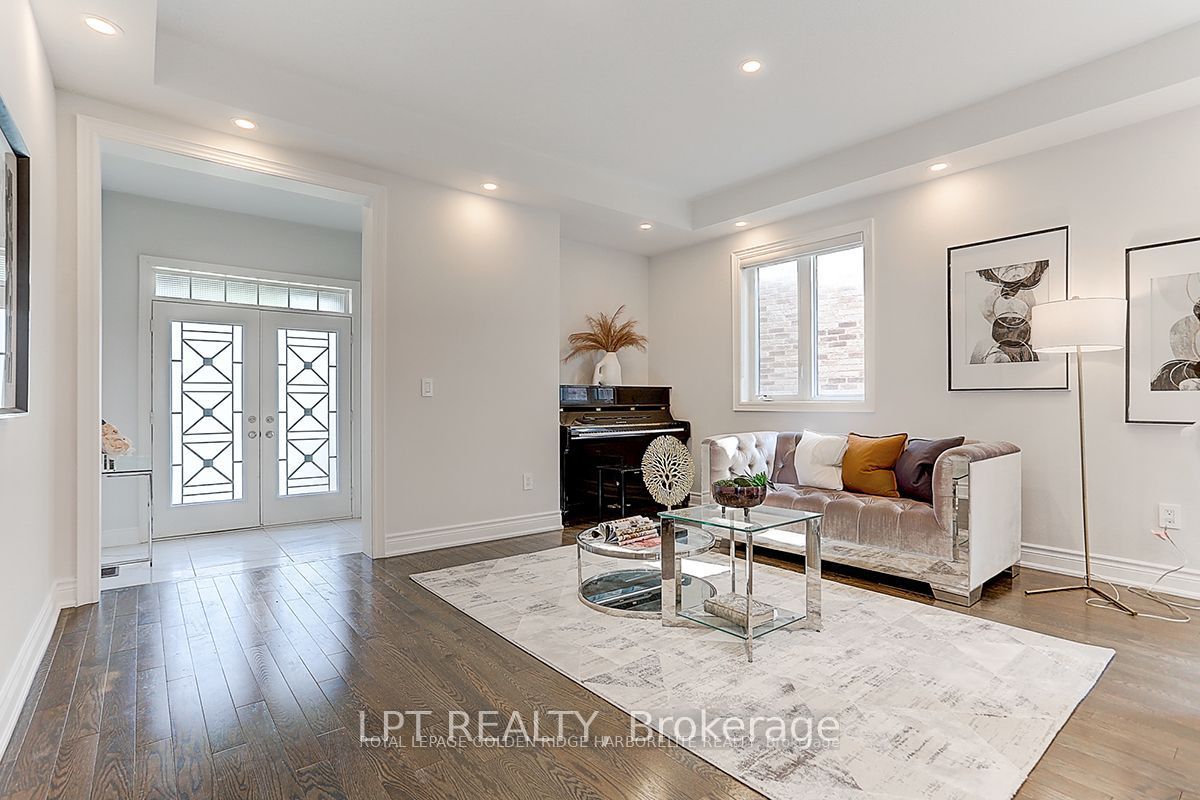 12 Baleberry Crescent, East Gwillimbury, ON L9N 0P2 photo 3
