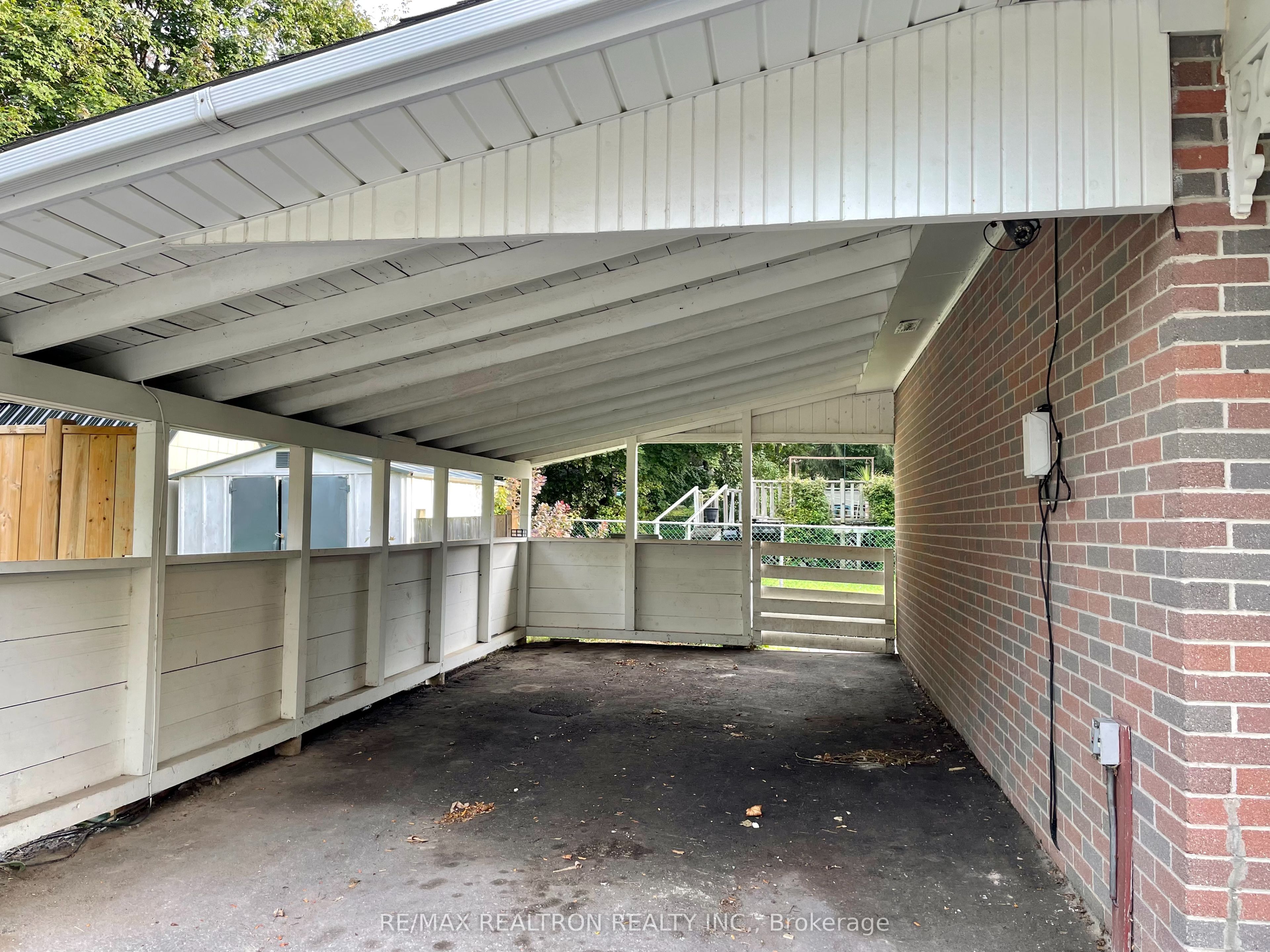 796 Arnold Crescent Main, Newmarket, ON L3Y 2E2 photo 2