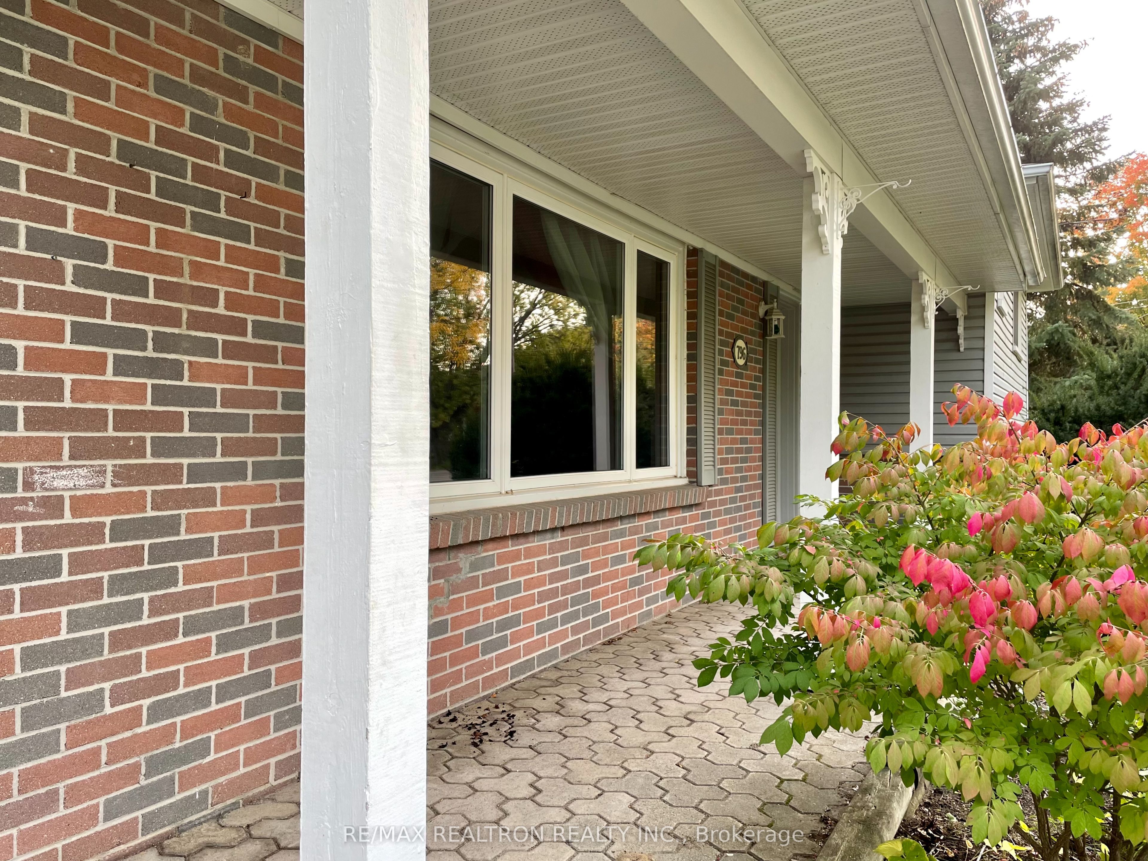 796 Arnold Crescent Main, Newmarket, ON L3Y 2E2 photo 3