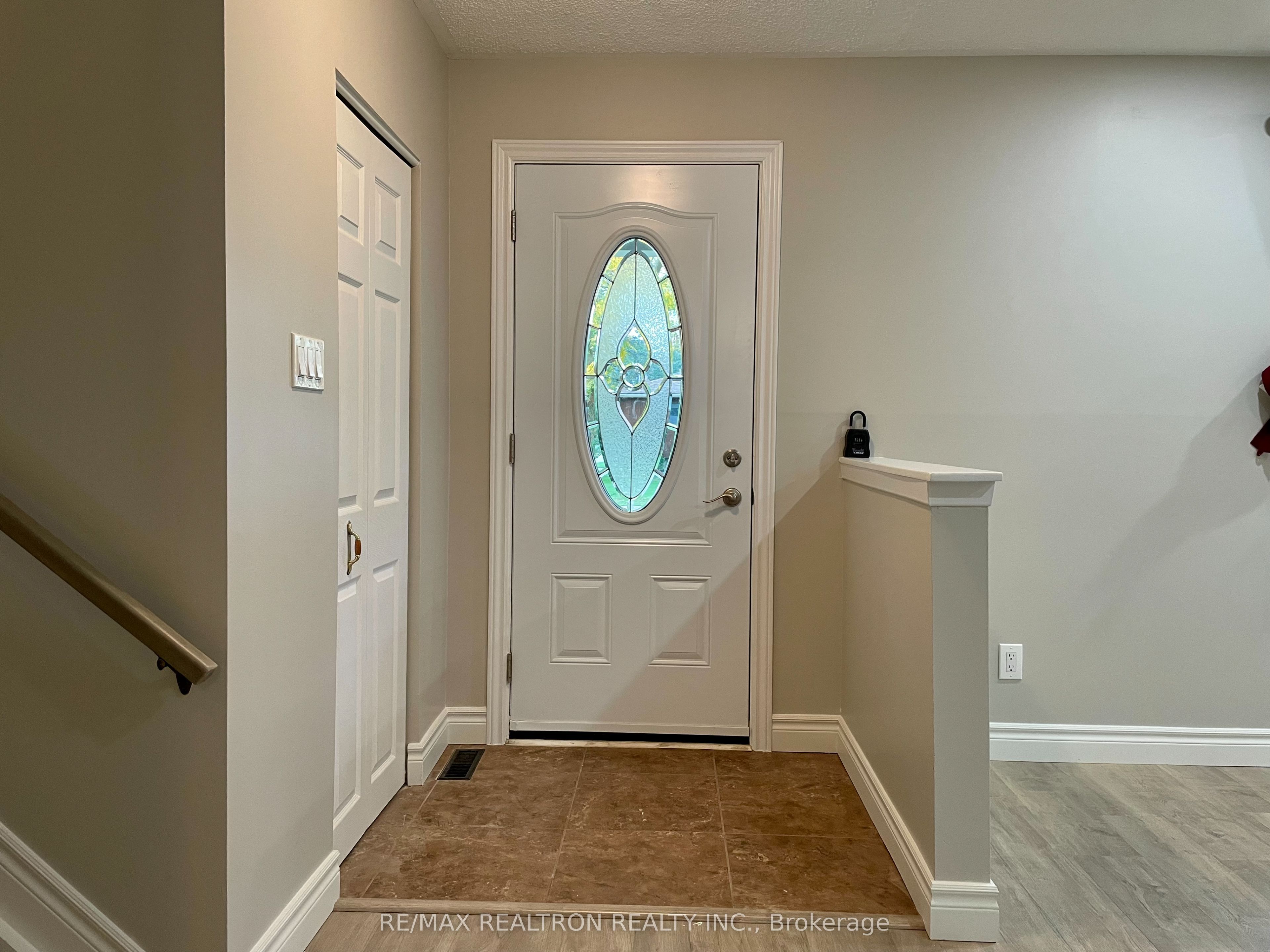 796 Arnold Crescent Main, Newmarket, ON L3Y 2E2 photo 4