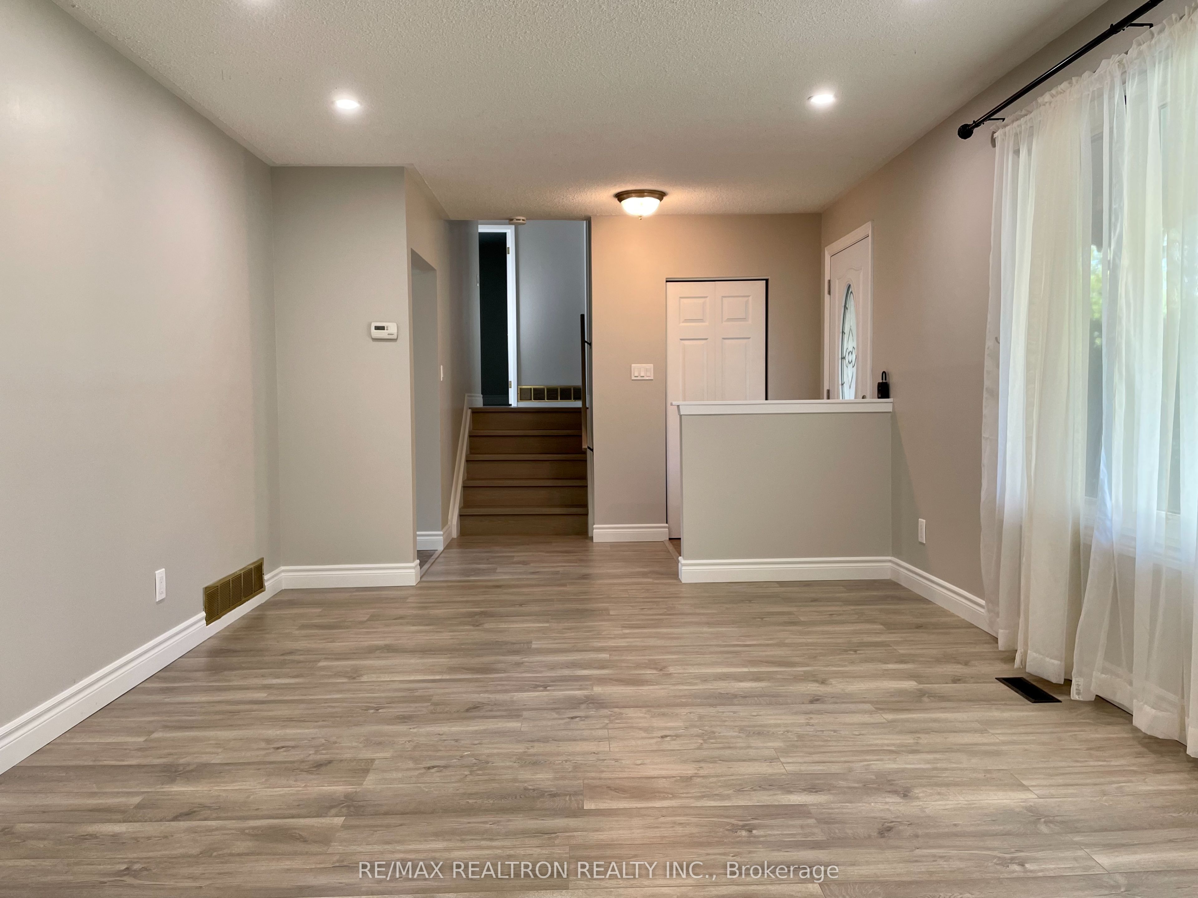 796 Arnold Crescent Main, Newmarket, ON L3Y 2E2 photo 5