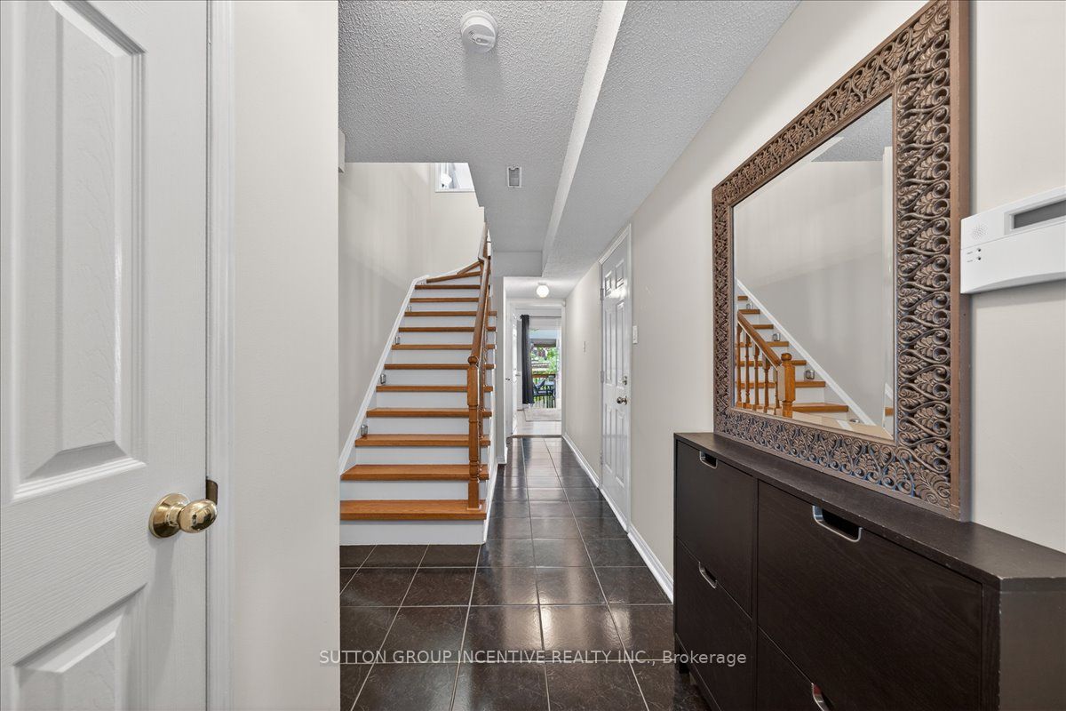97 Yellowood Circle, Vaughan, ON L4J 8M3 photo 3