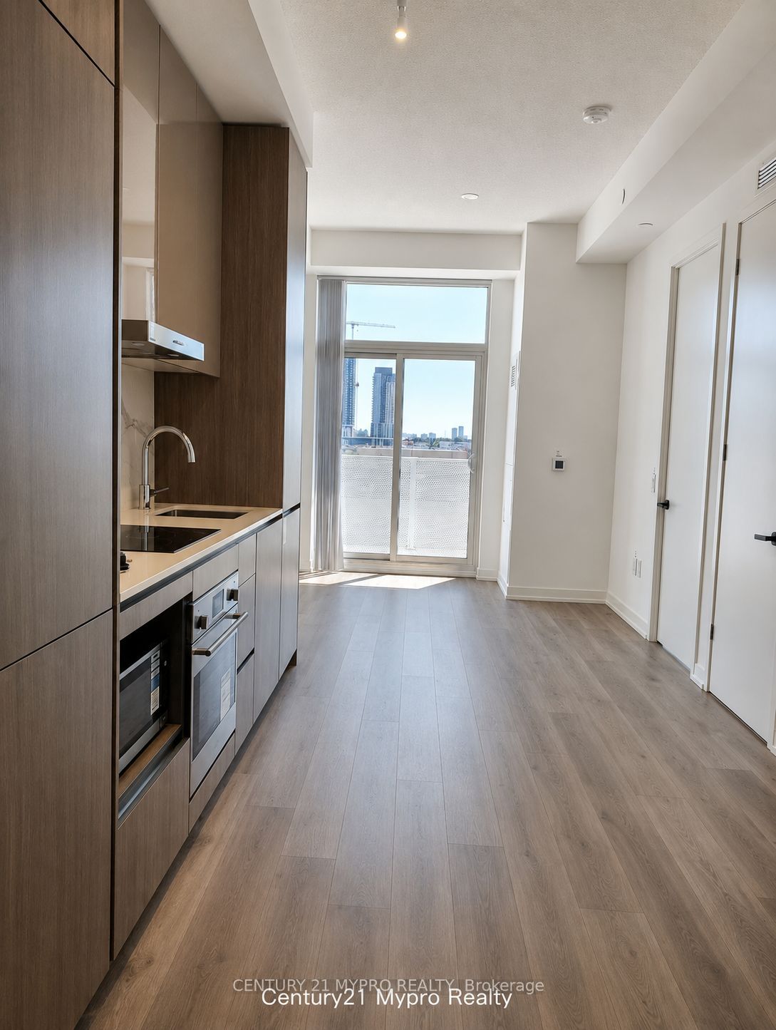 28 Interchange Way 709, Vaughan, ON L4K 0P8 photo 4