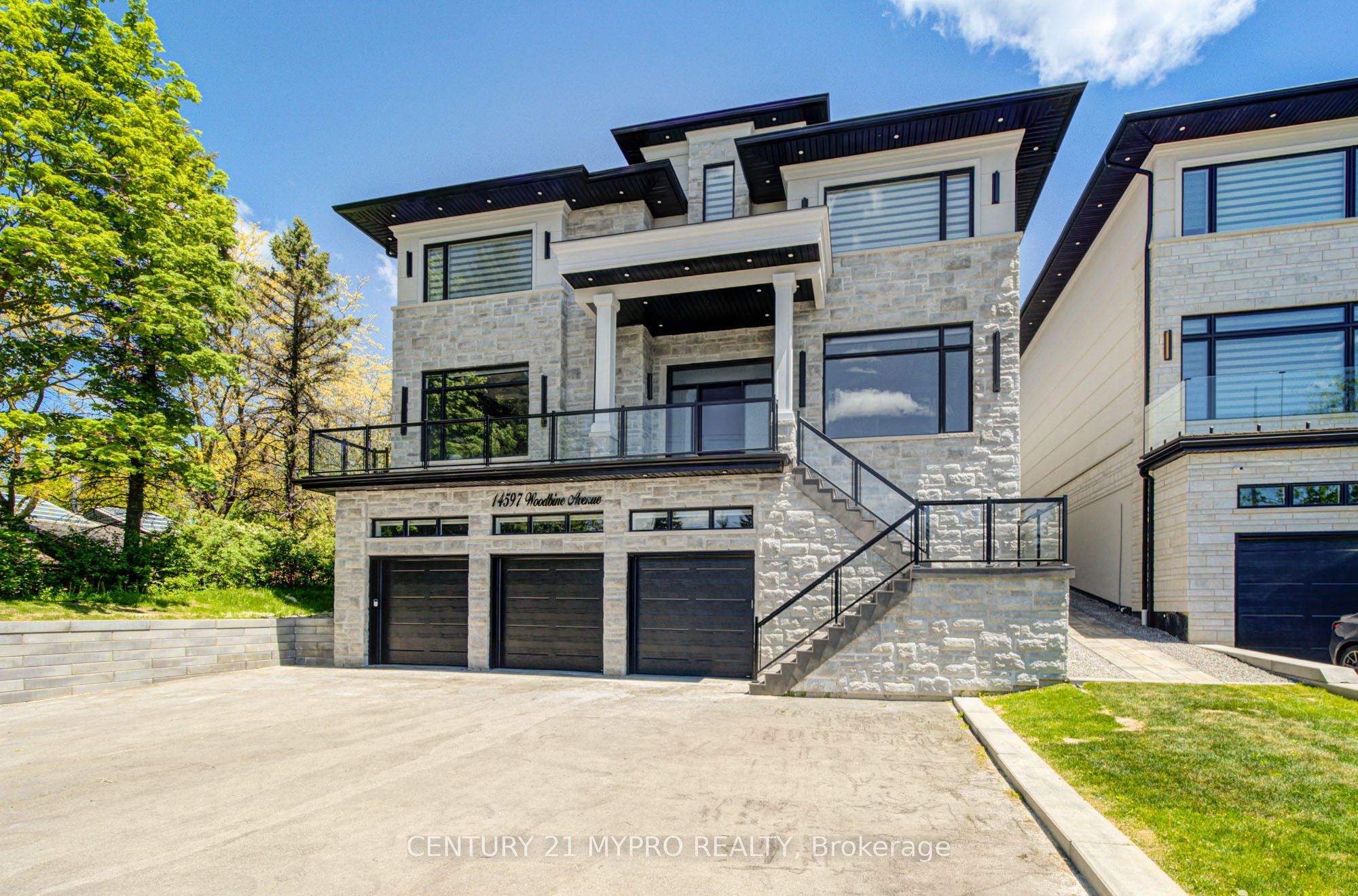 14597 Woodbine Avenue, Whitchurch-Stouffville, ON L4A 2E2 photo 3