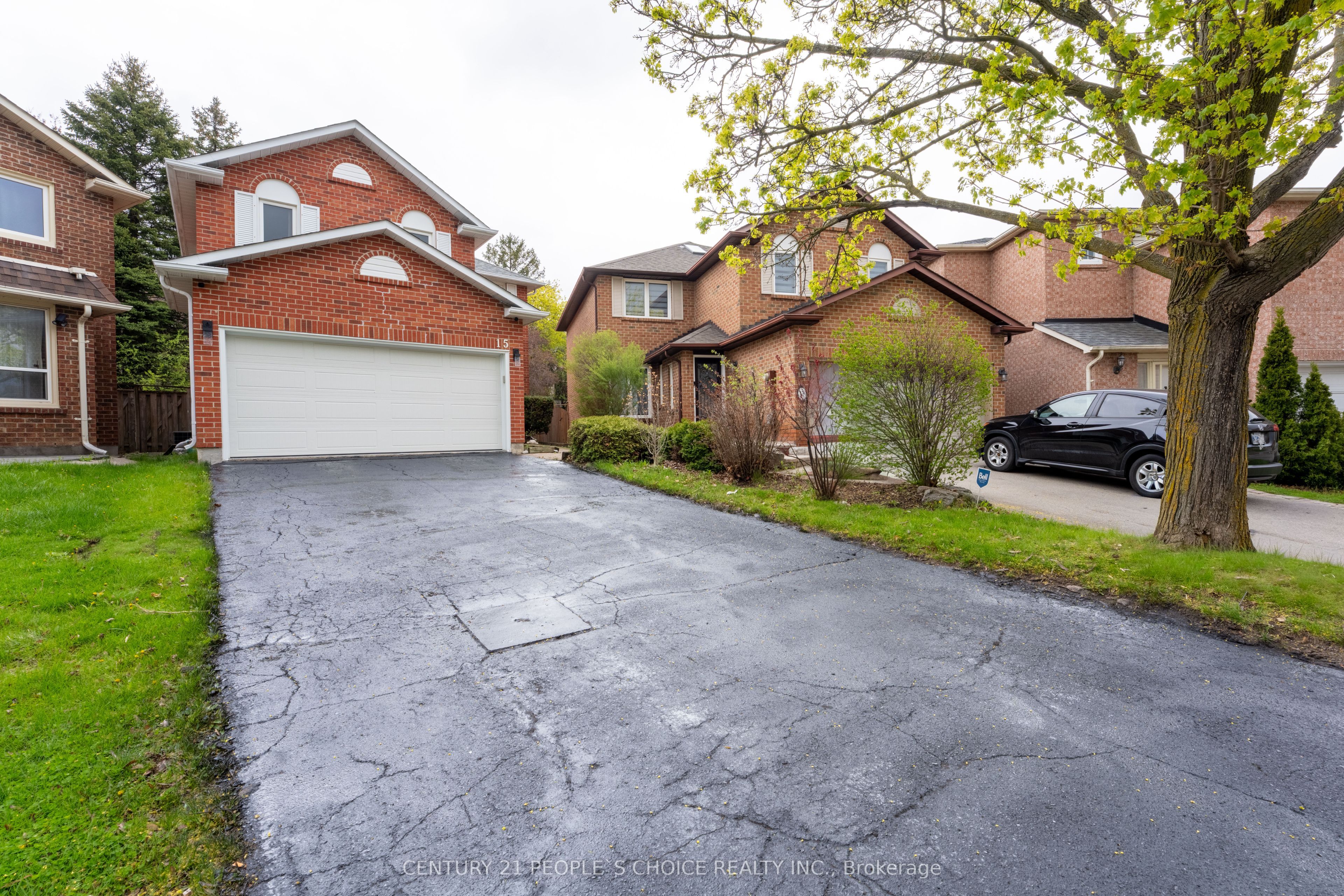 15 Kilbarry Court, Richmond Hill, ON L4C 6M8 photo 2