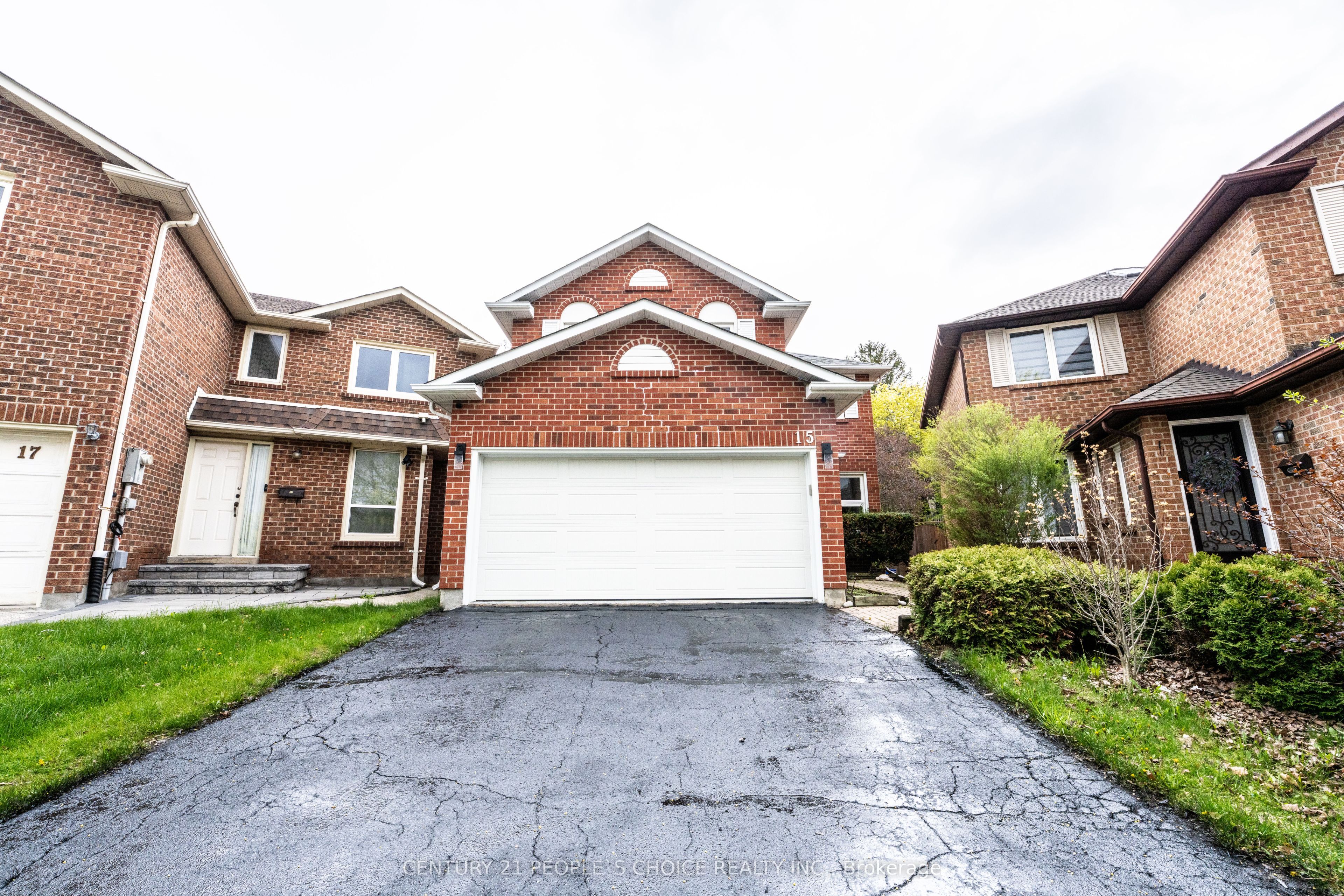 15 Kilbarry Court, Richmond Hill, ON L4C 6M8 photo 3