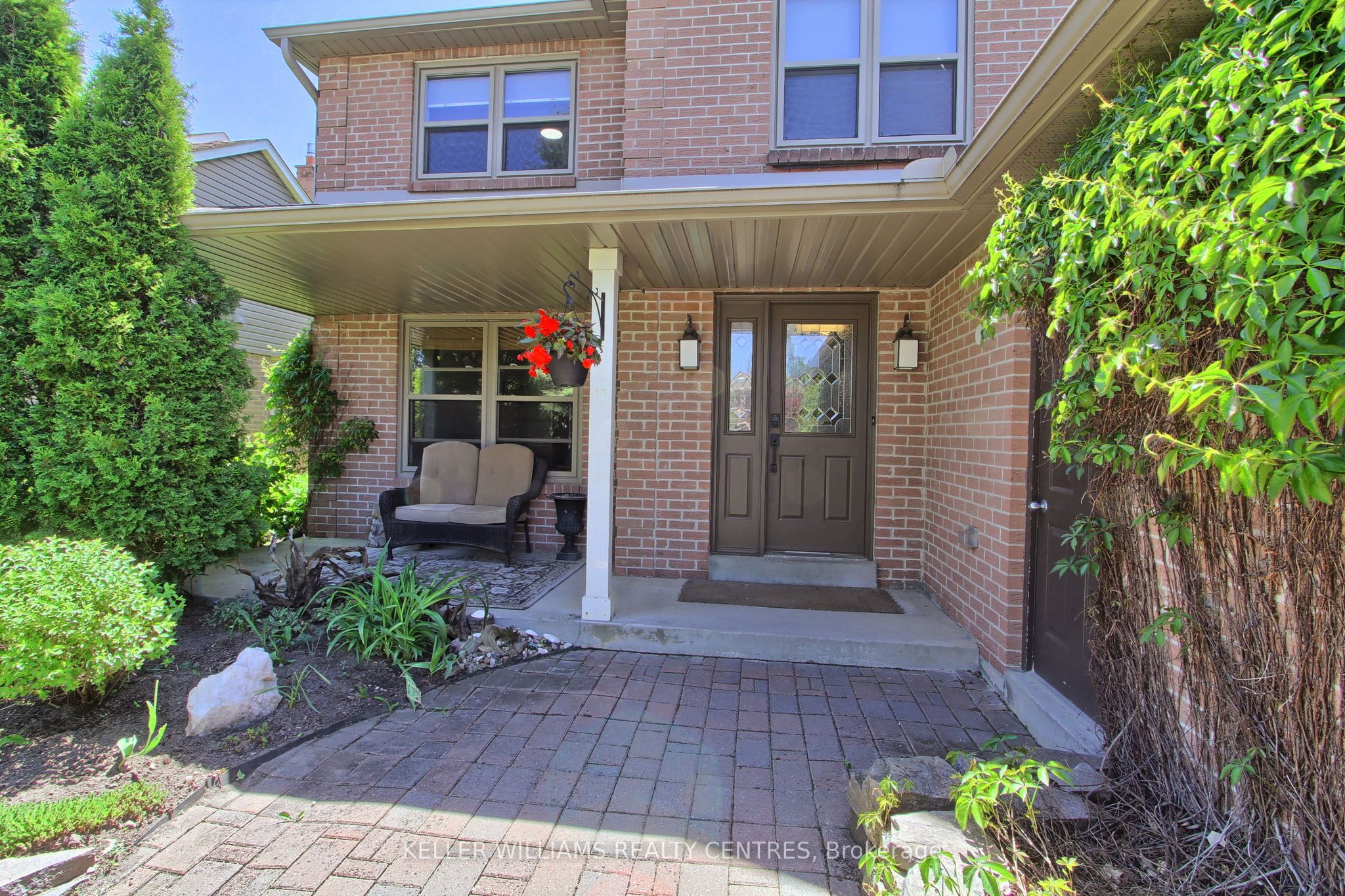 204 Crossland Gate, Newmarket, ON L3X 1A8 photo 2