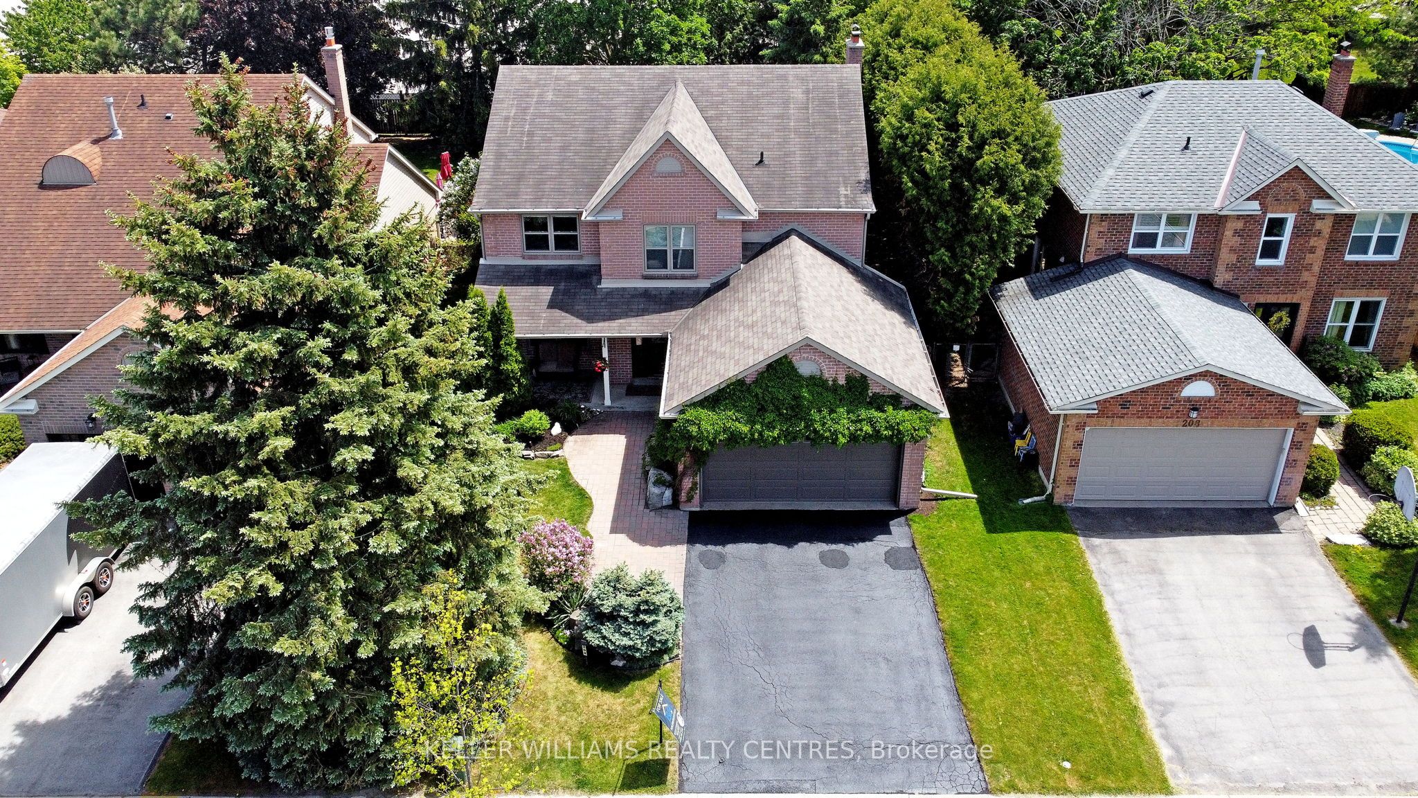 204 Crossland Gate, Newmarket, ON L3X 1A8 photo 4