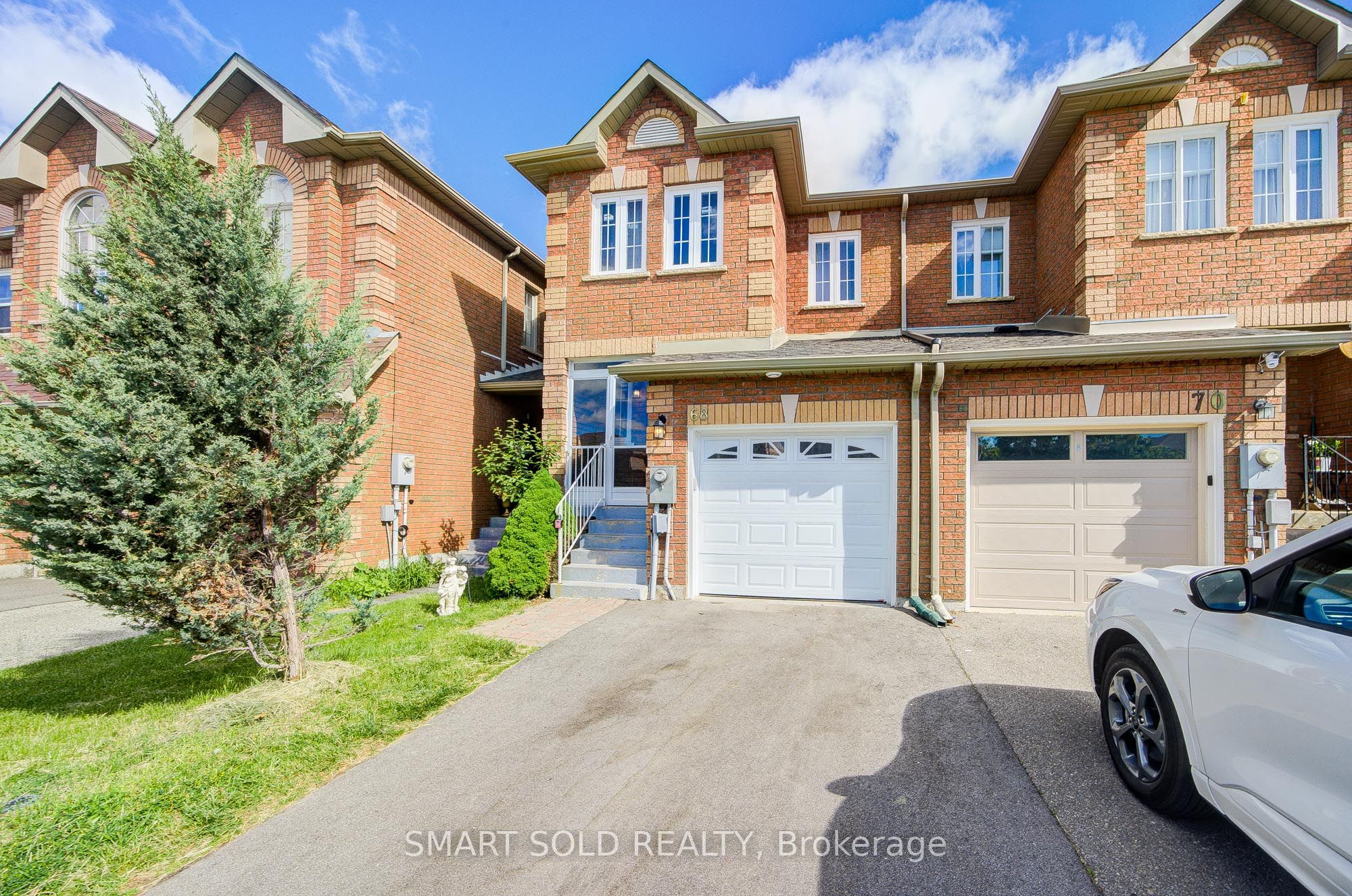 68 Denton Circle, Vaughan, ON L6A 2N4 photo 2