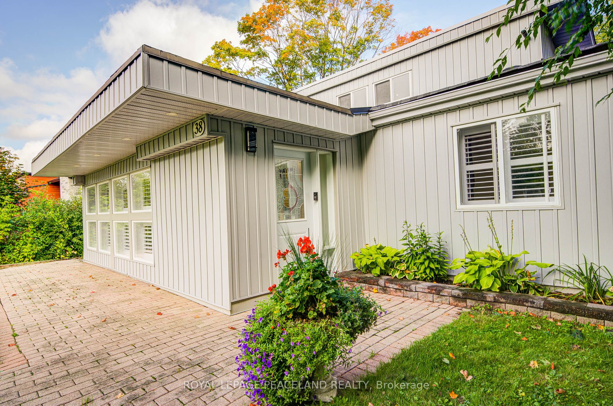 38 Lakeview Avenue, Whitchurch-Stouffville, ON L4A 2H1 photo 2