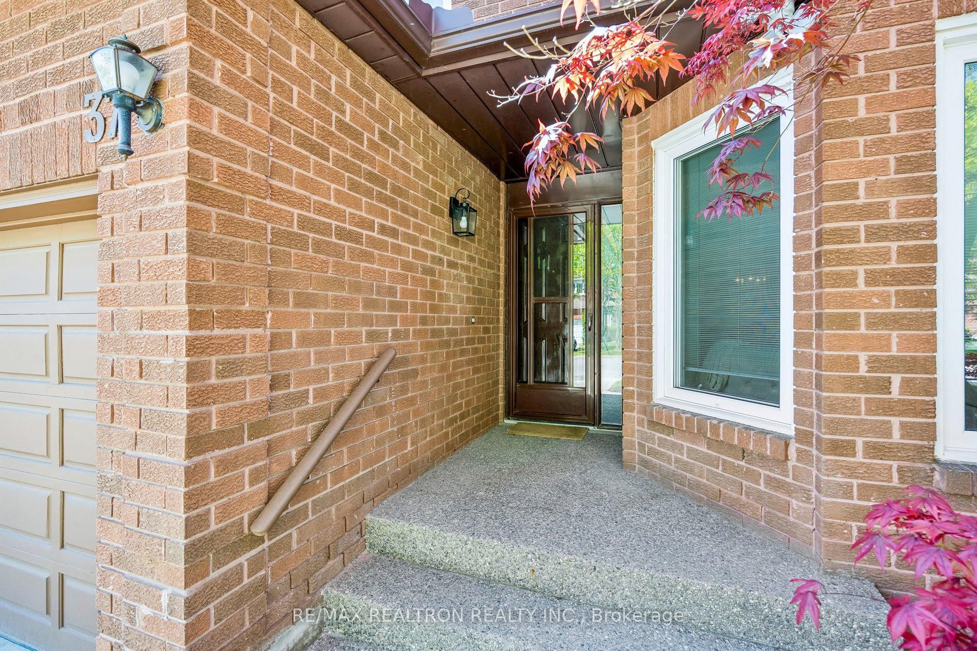 37 Dundurn Crescent, Vaughan, ON L4J 6Z2 photo 3