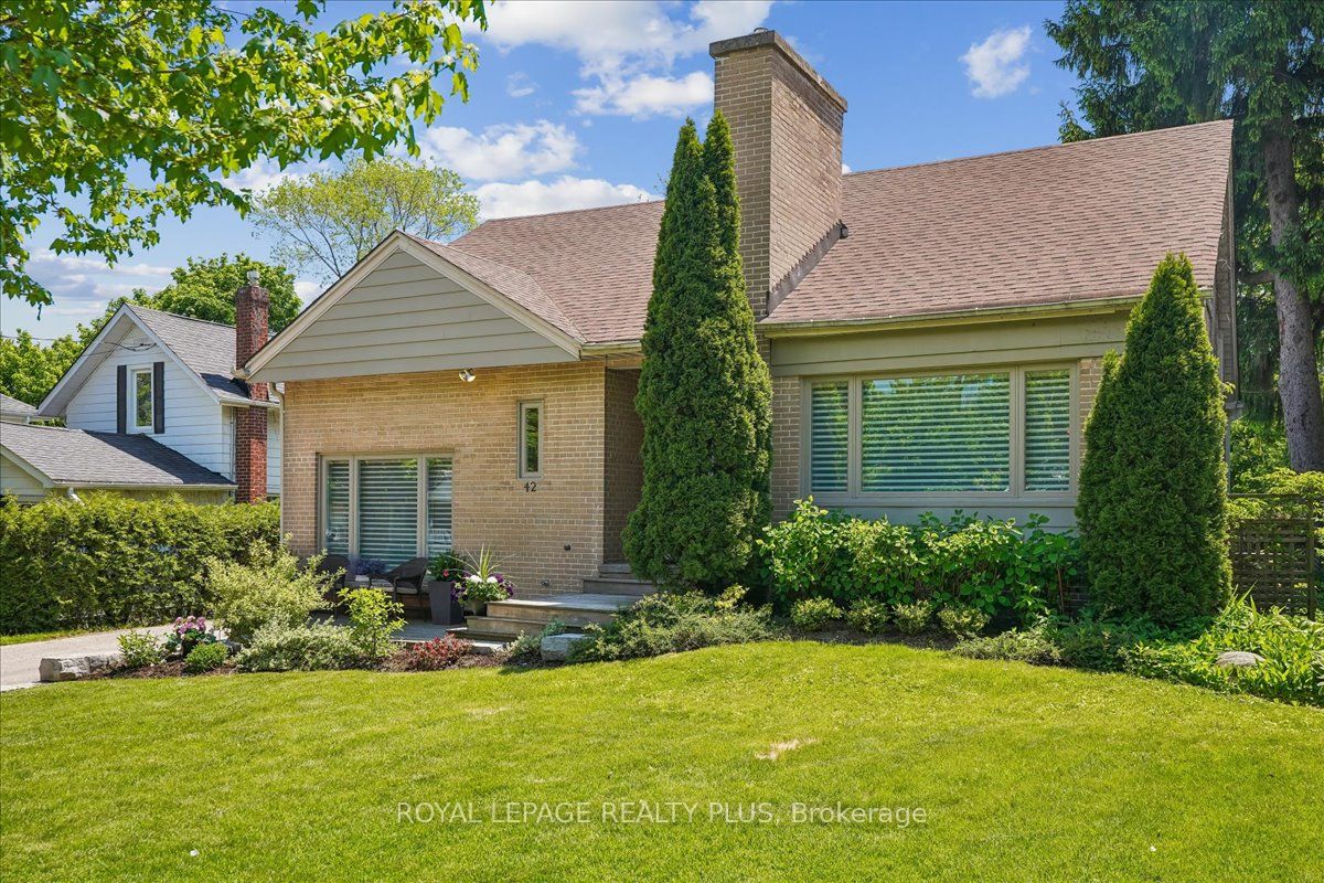 42 Roseview Avenue, Richmond Hill, ON L4C 1C7 photo 2