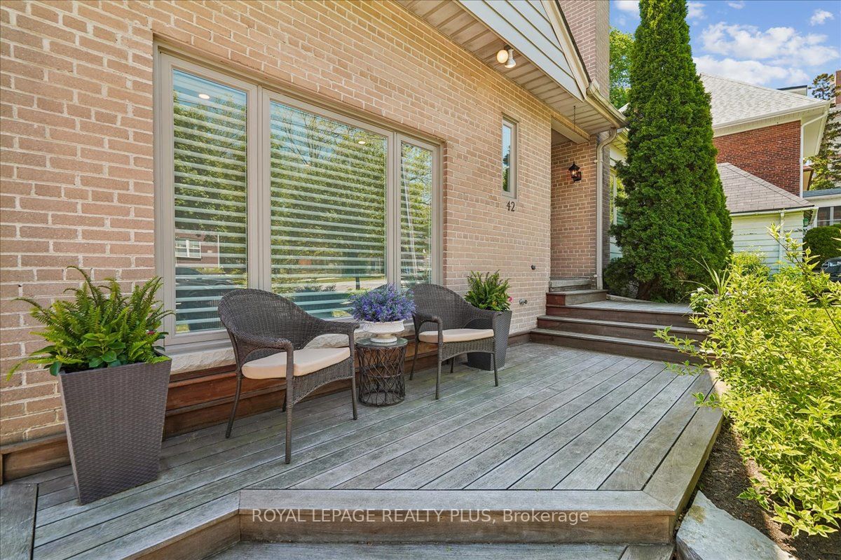 42 Roseview Avenue, Richmond Hill, ON L4C 1C7 photo 4