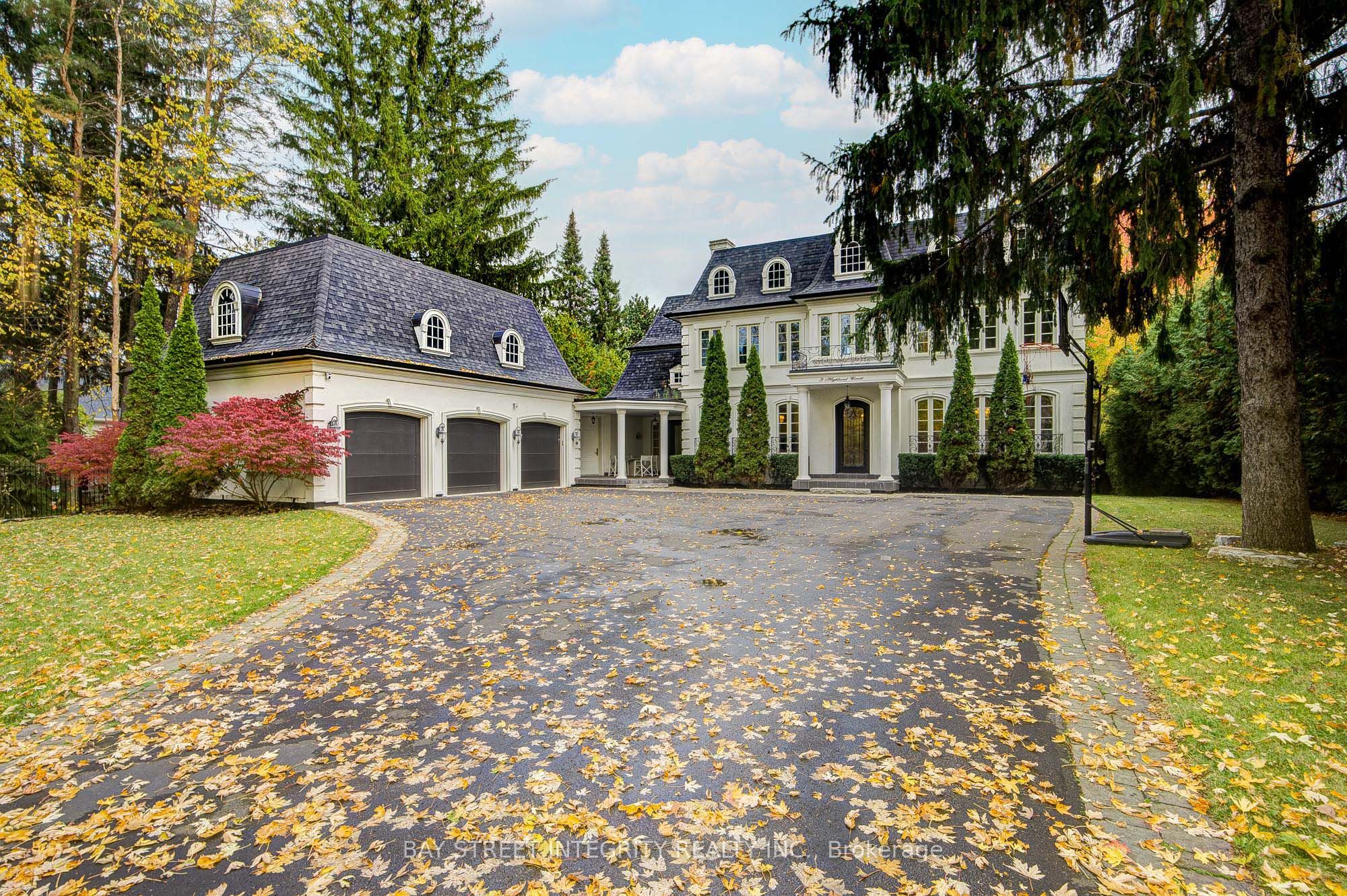 9 Highland Court, Aurora, ON L4G 2S9