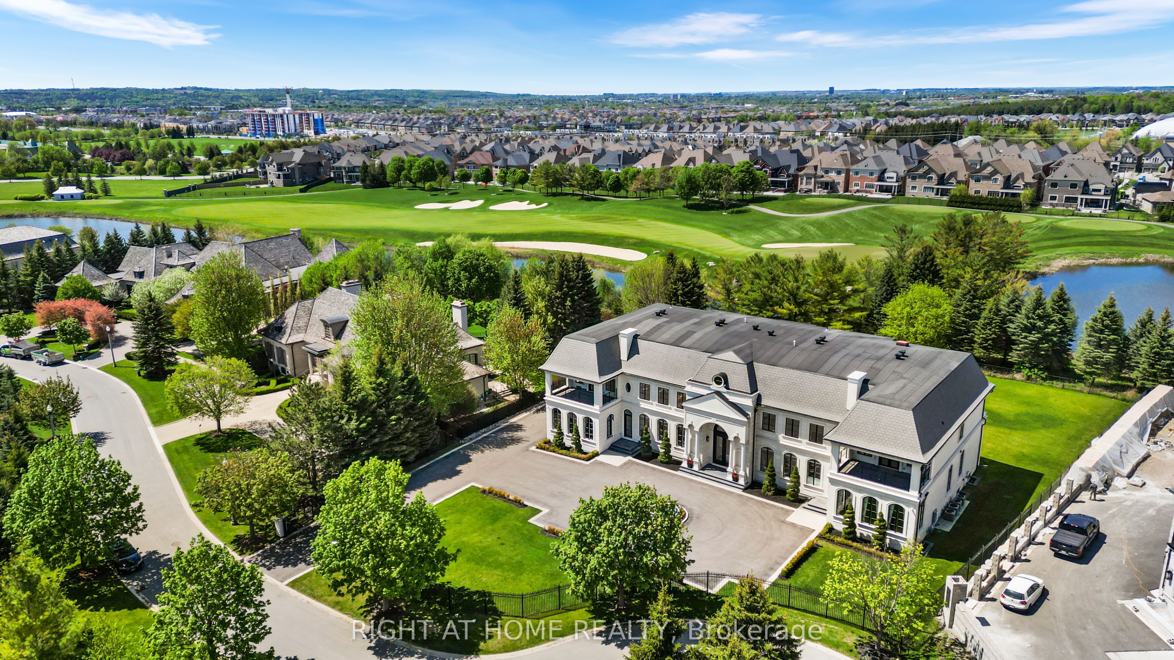 16 Sirona's Lane, Aurora, ON L4G 7Y7 photo 2