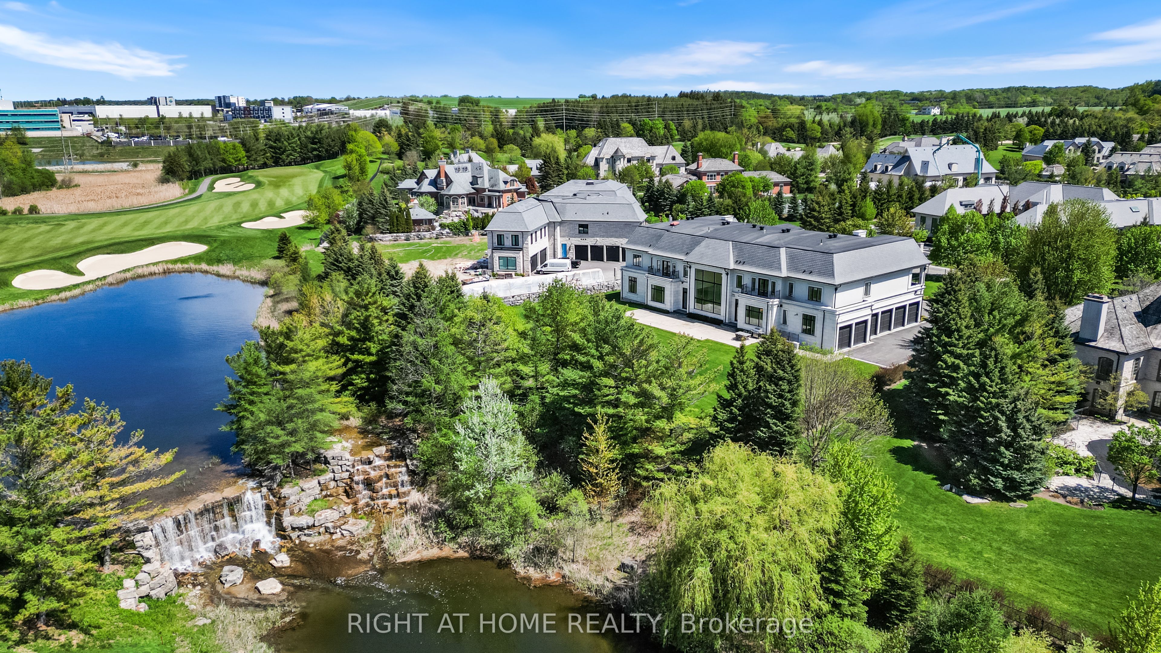 16 Sirona's Lane, Aurora, ON L4G 7Y7 photo 3