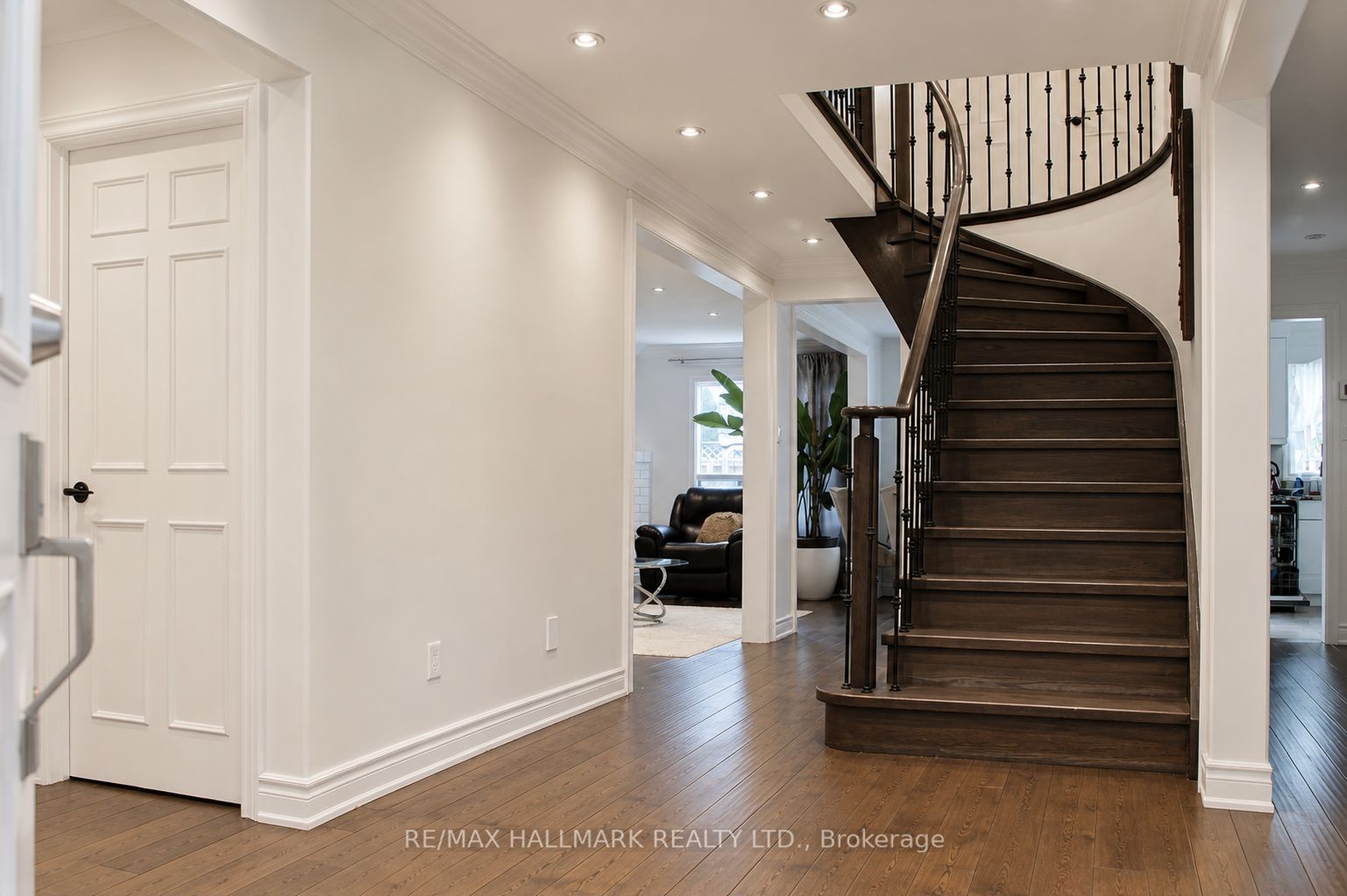 92 Weldrick Road E, Richmond Hill, ON L4C 8T7 photo 4