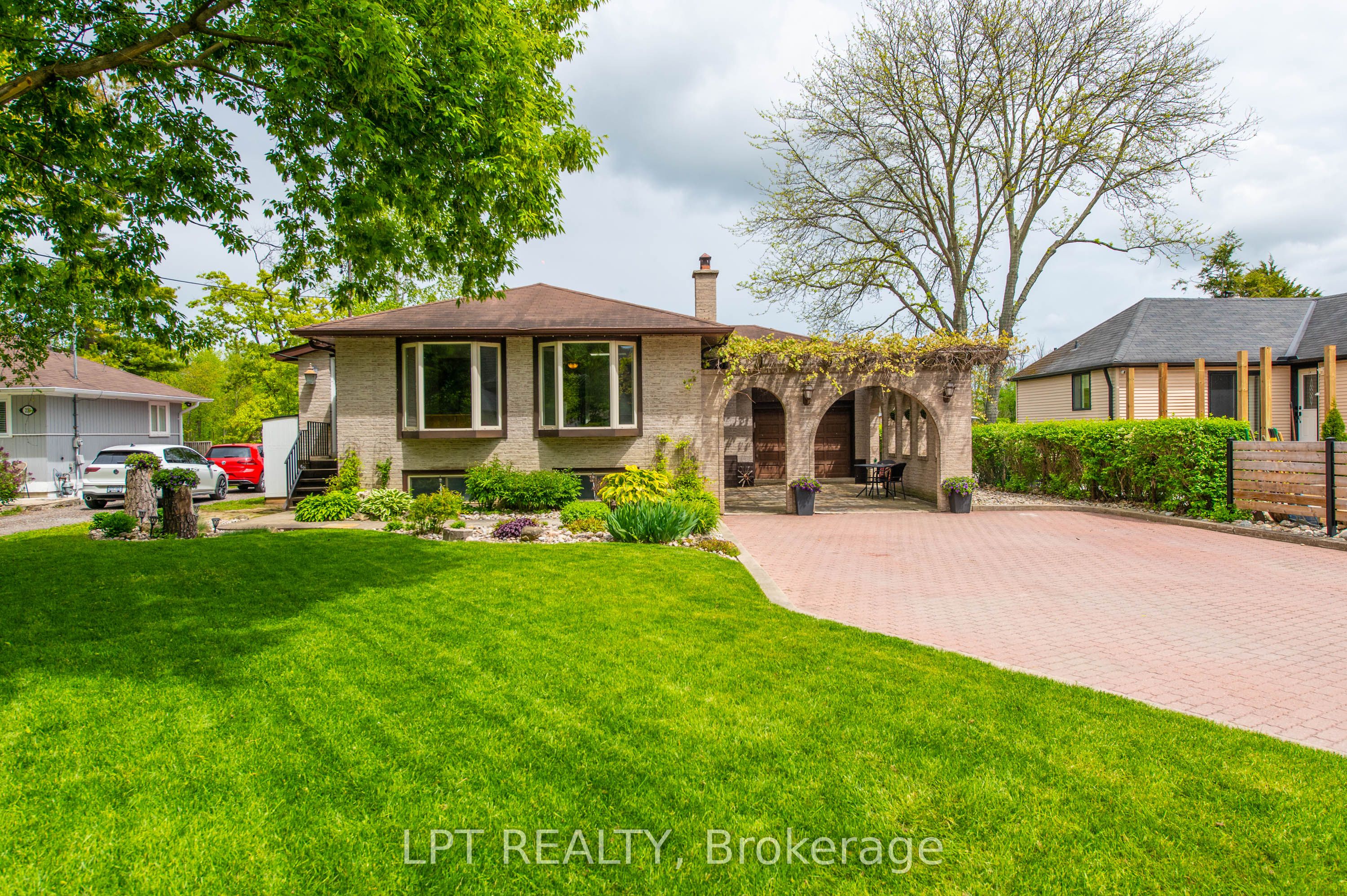 233 Sand Road, East Gwillimbury, ON L9N 1K1