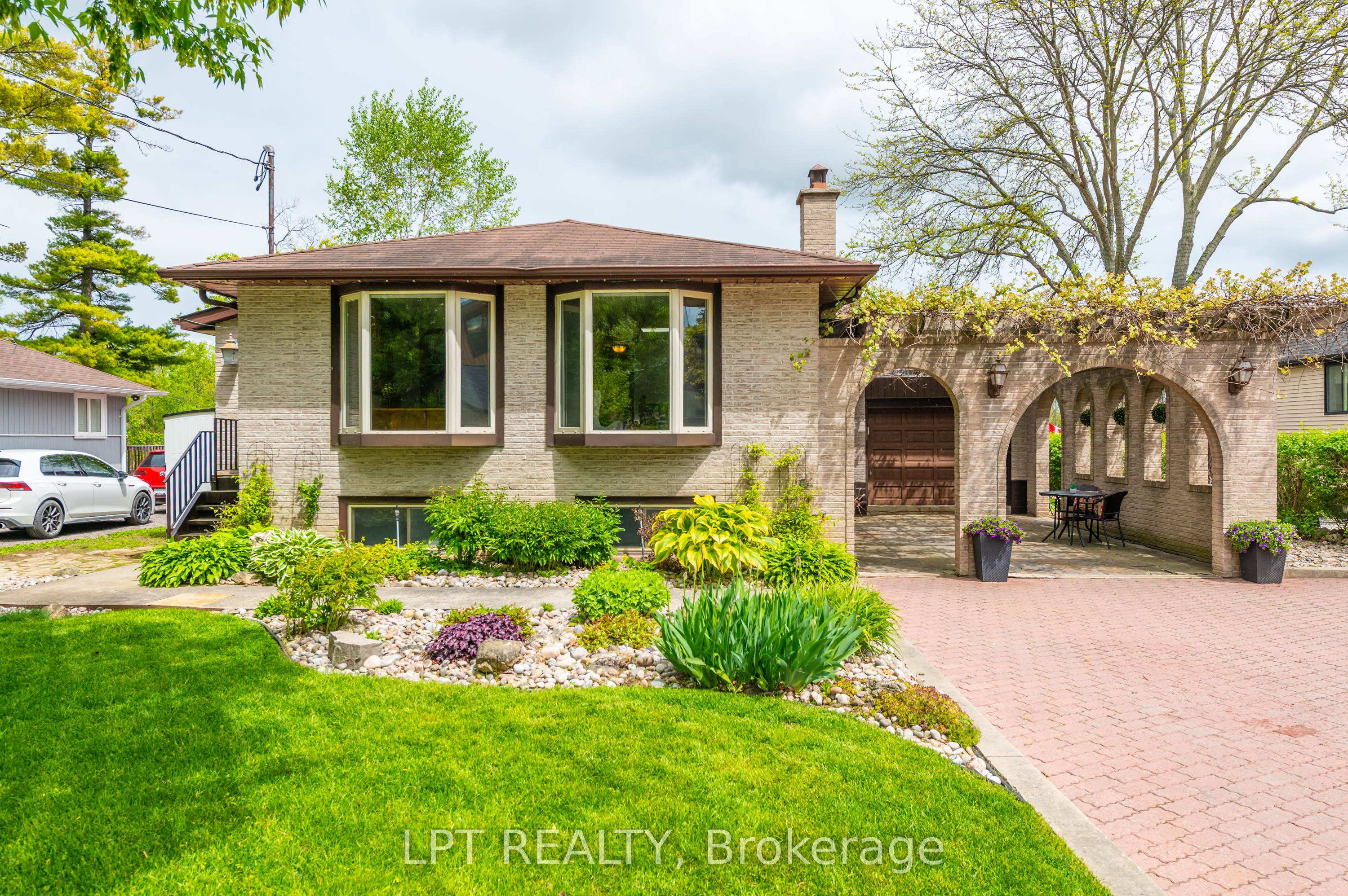 233 Sand Road, East Gwillimbury, ON L9N 1K1 photo 2