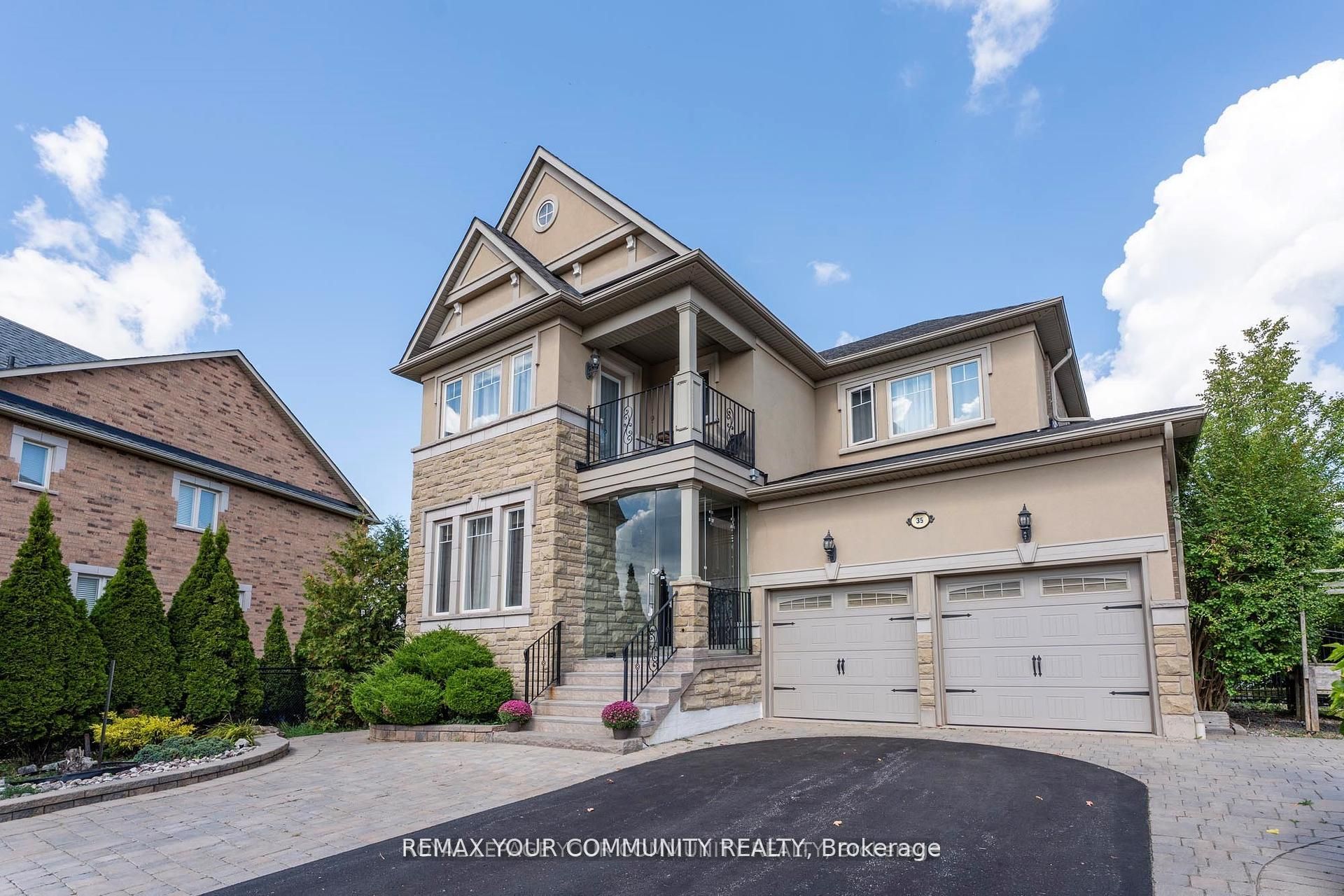 35 Vandervoort Drive, Richmond Hill, ON L4E 0C7 photo 2