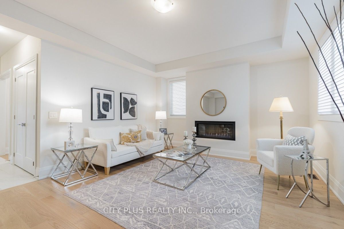 9398 Bayview Avenue, Richmond Hill, ON L4C 4Z2 photo 3