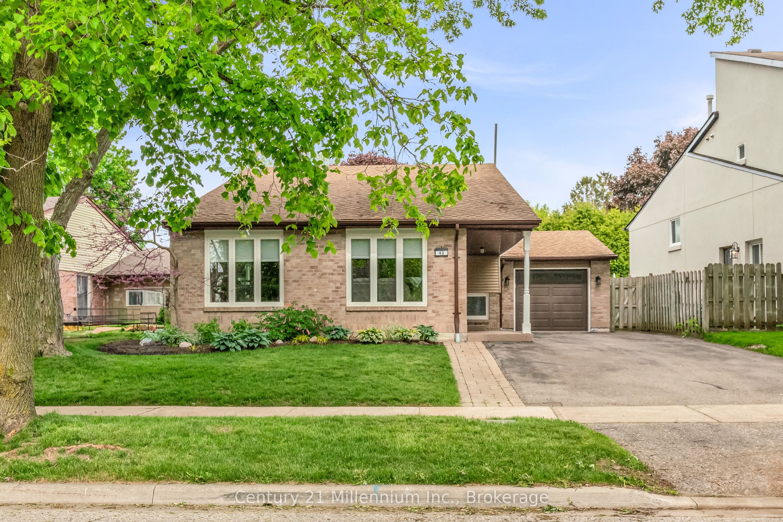 43 Stoddart Drive Drive, Aurora, ON L4G 2G2