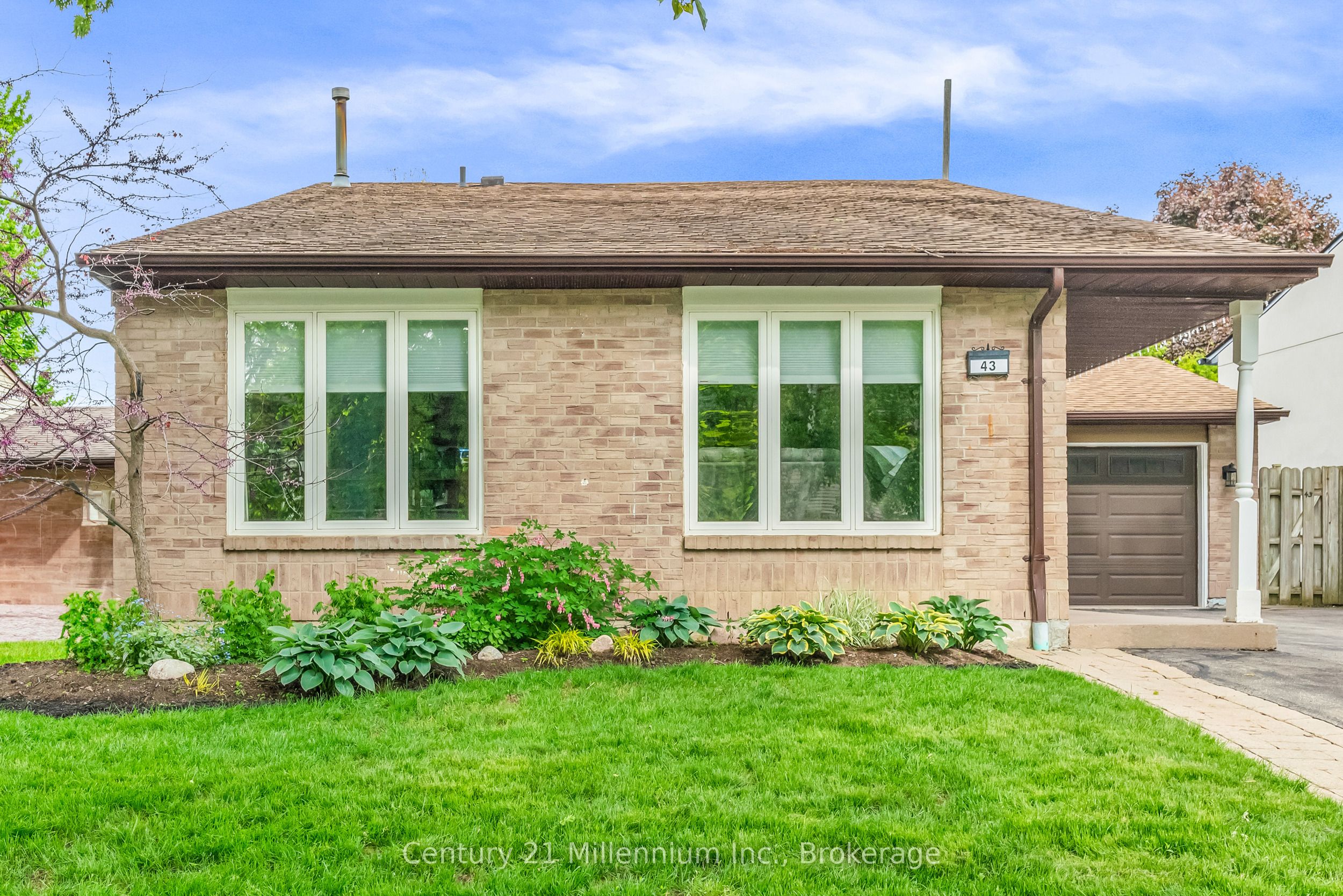43 Stoddart Drive Drive, Aurora, ON L4G 2G2 photo 4