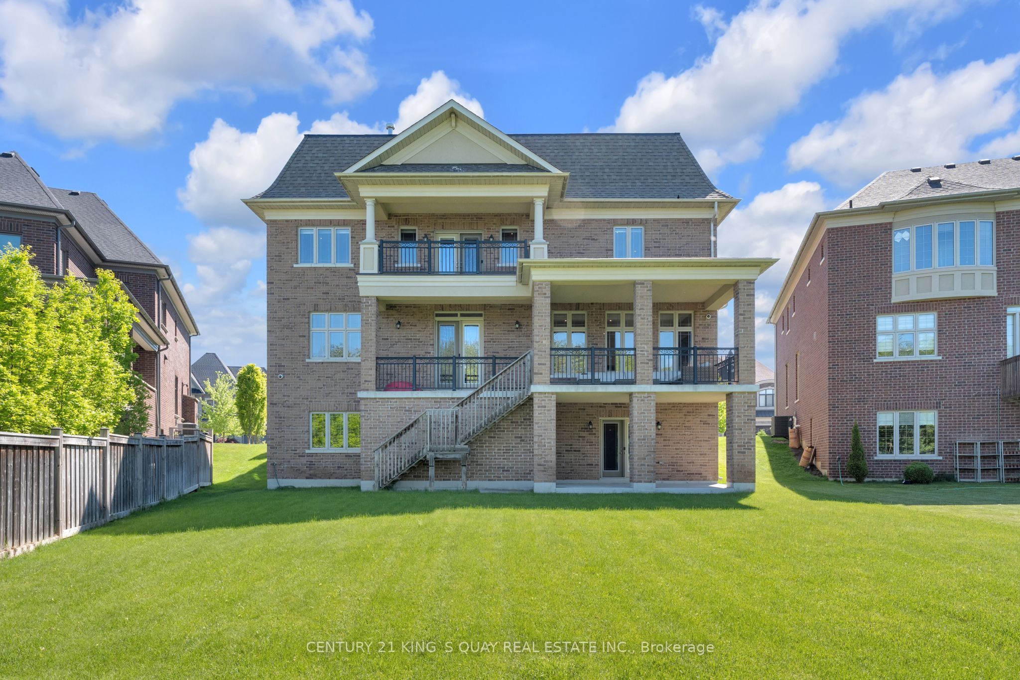 32 Hogan Court, King, ON L7B 0M1 photo 2
