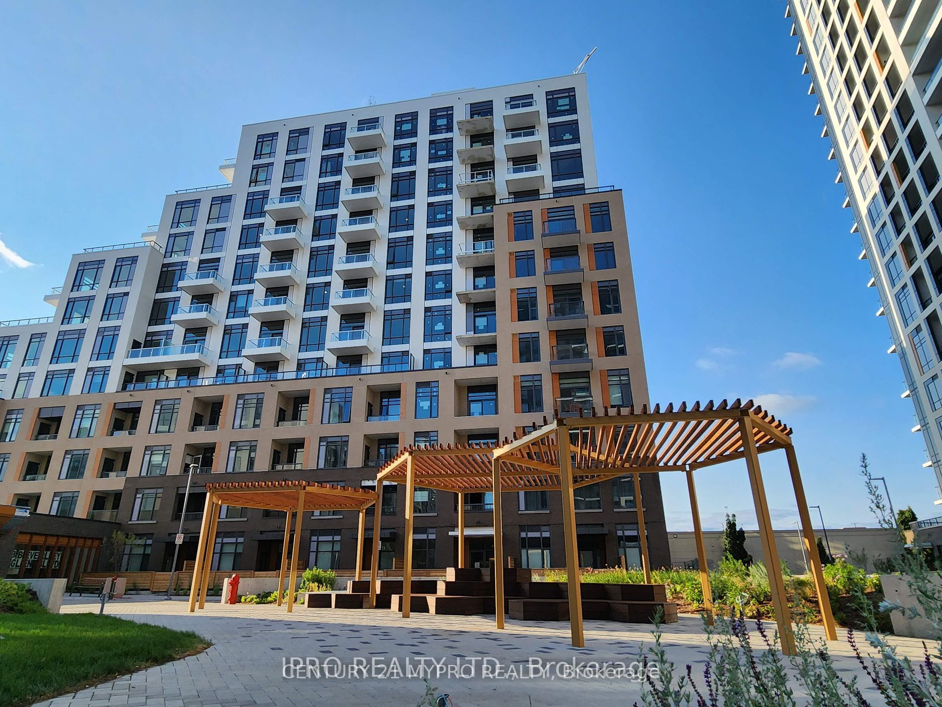 8 Beverley Glen Boulevard 1206, Vaughan, ON L4J 0L5
