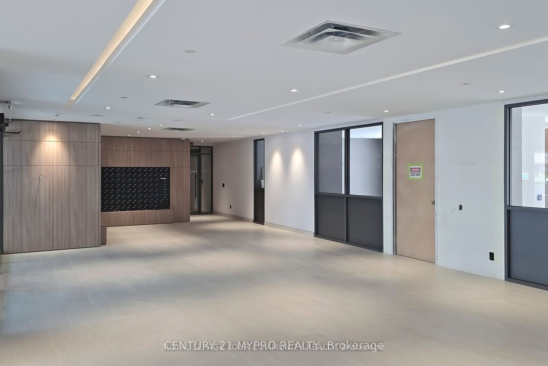8 Beverley Glen Boulevard 1206, Vaughan, ON L4J 0L5 photo 3