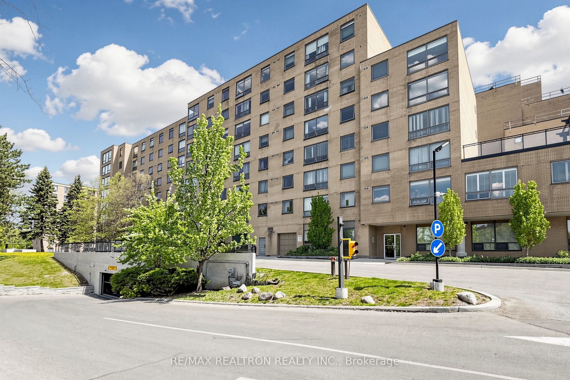 326 Major Mackenzie Drive E 307, Richmond Hill, ON L4C 8T4 photo 4