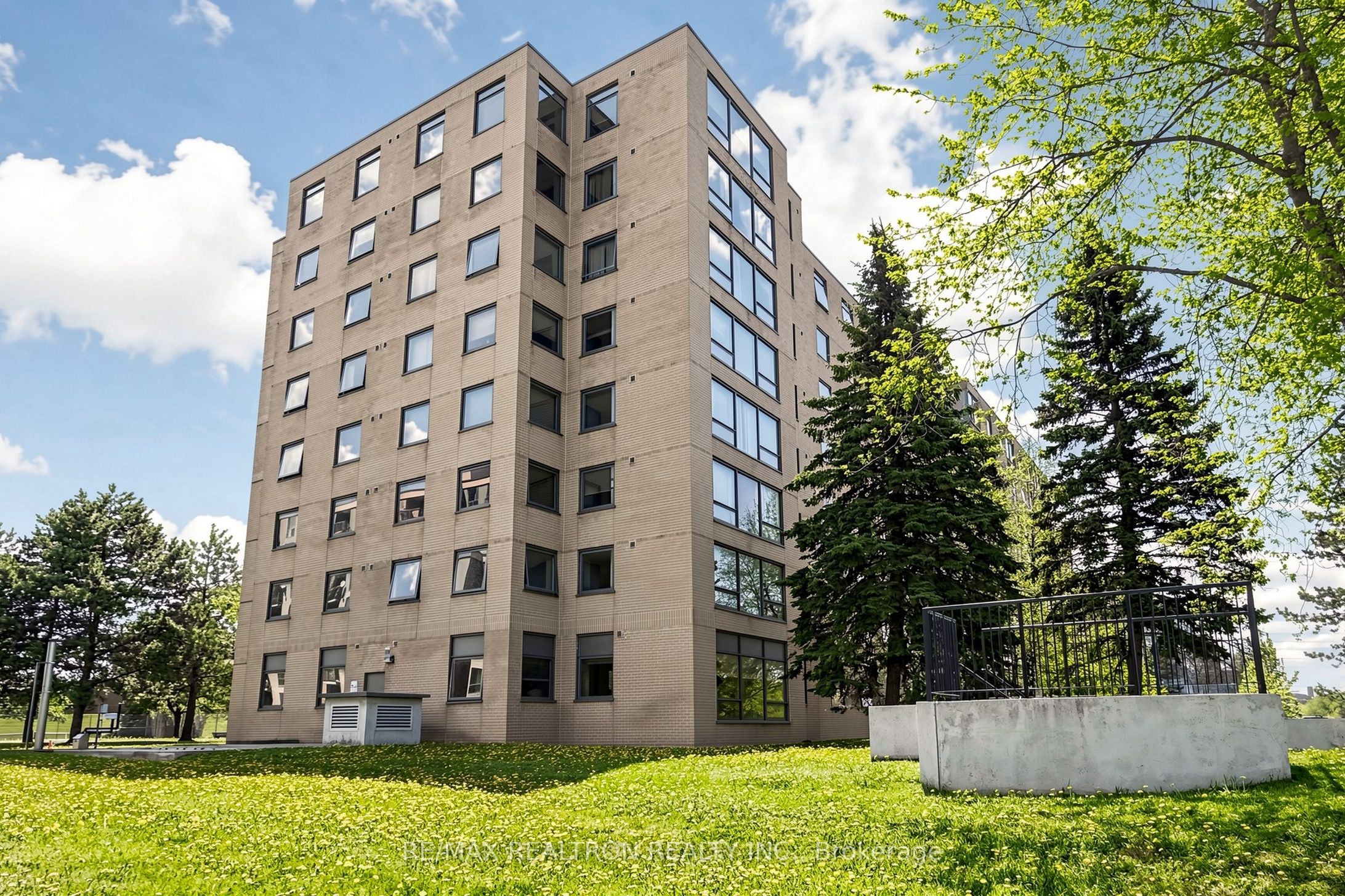326 Major Mackenzie Drive E 307, Richmond Hill, ON L4C 8T4 photo 5