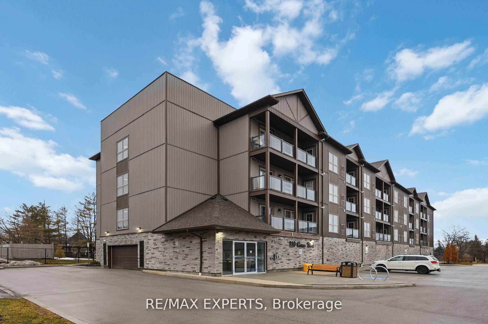 110 Grew Boulevard 311, Georgina, ON L0E 1L0