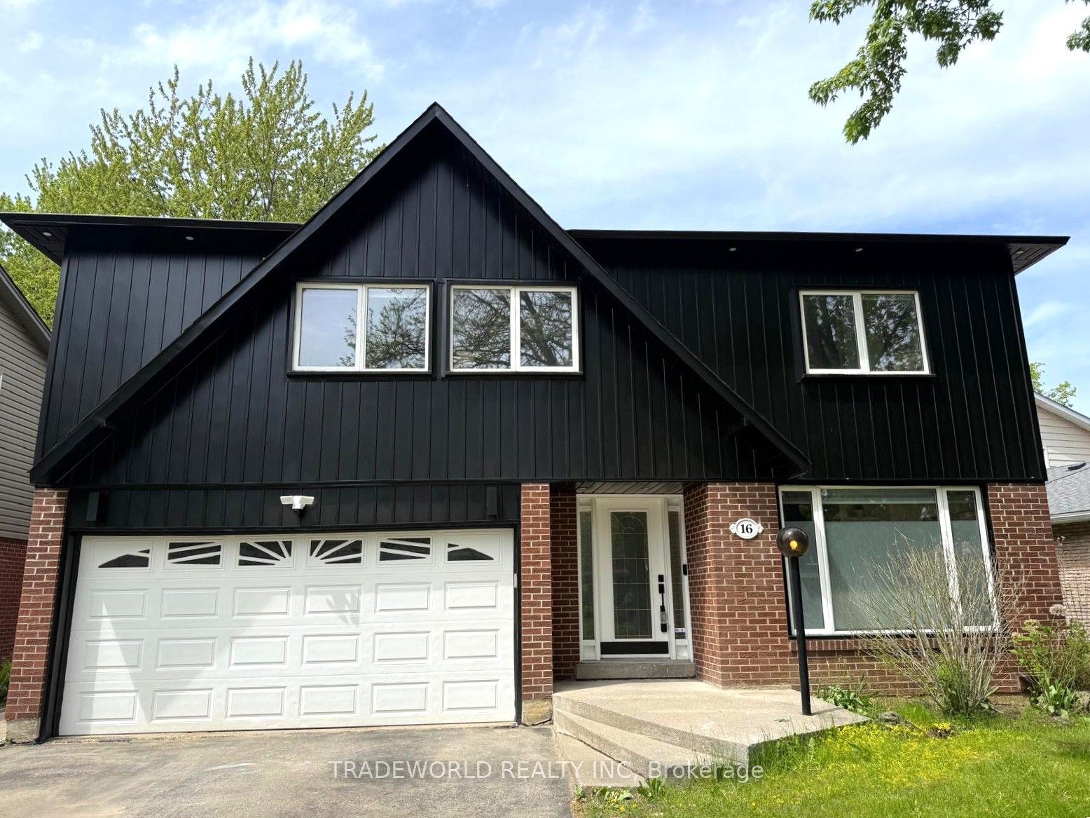 16 Ferrah Street, Markham, ON L3R 1N5