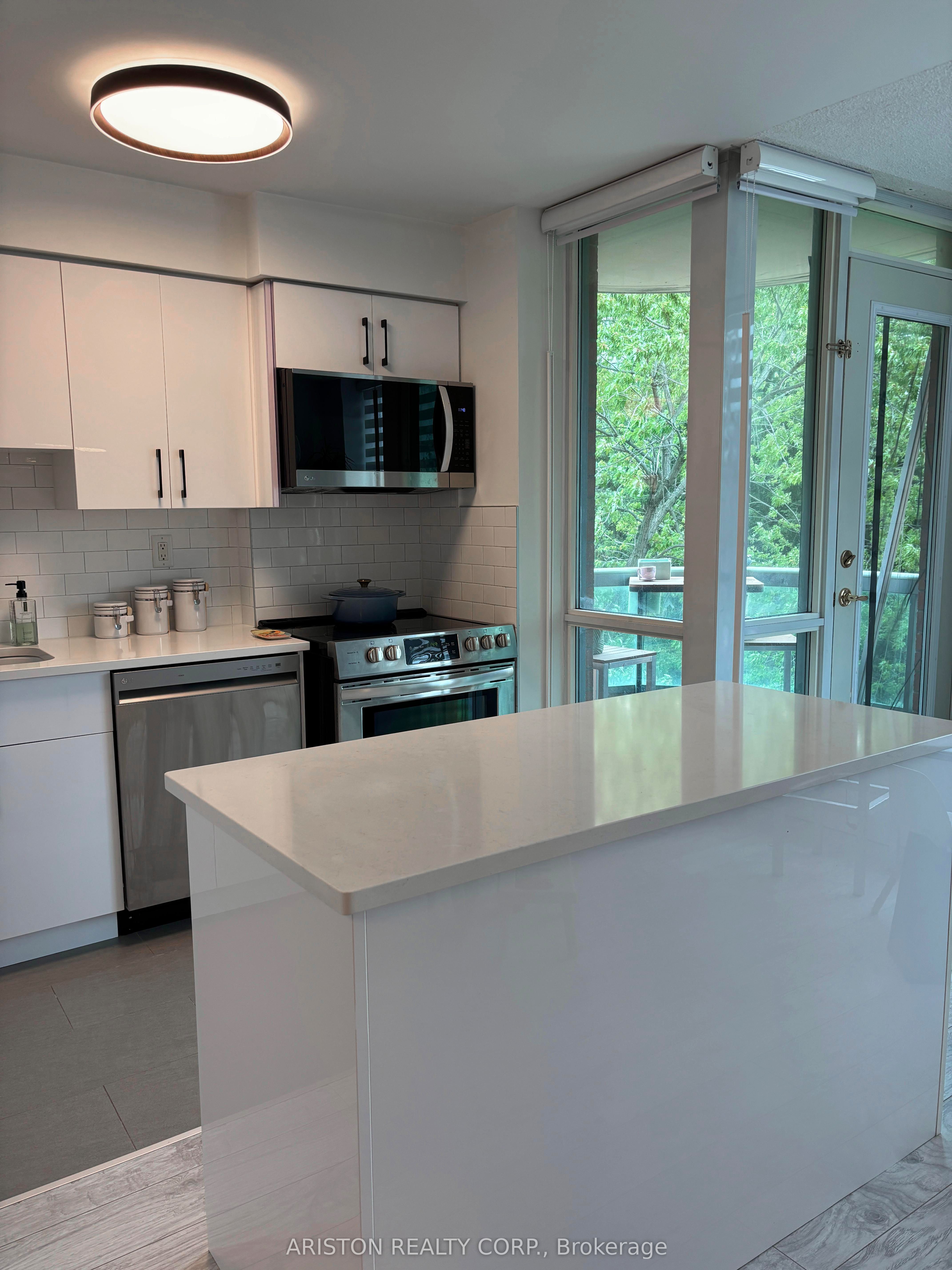 745 New Westminster Drive 409, Vaughan, ON L4J 8J9 photo 4