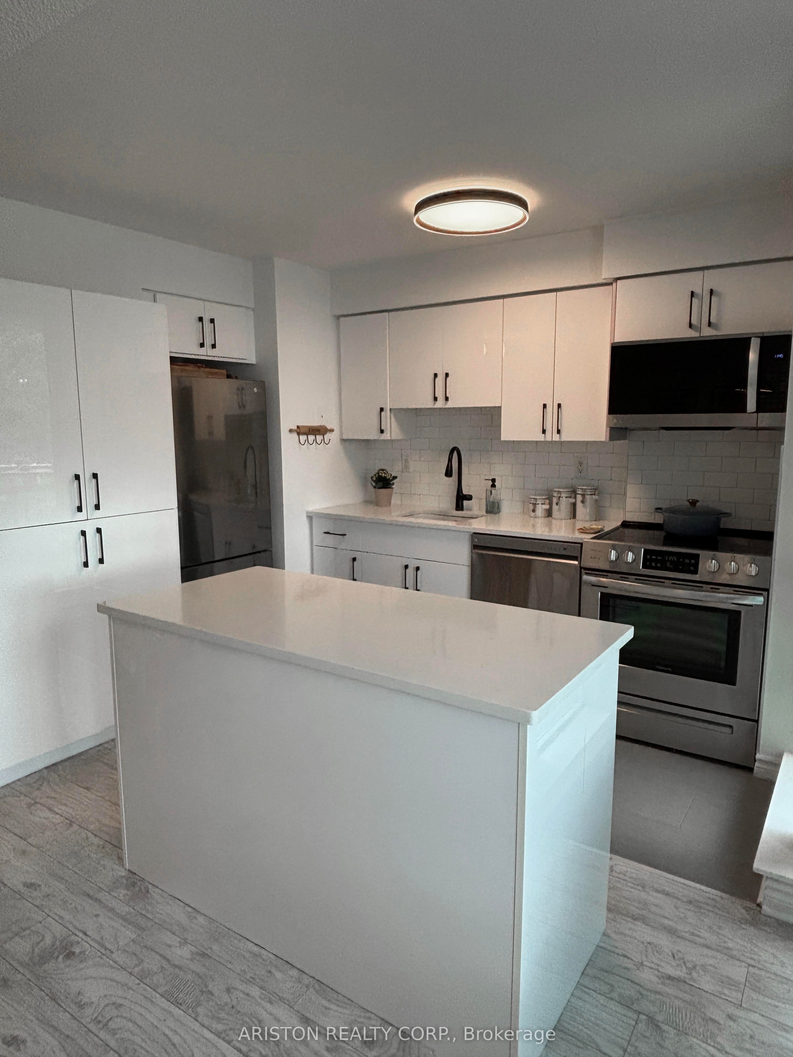 745 New Westminster Drive 409, Vaughan, ON L4J 8J9 photo 5