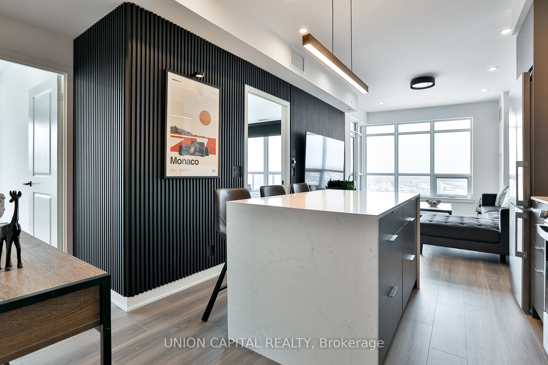 30 Upper Mall Way 1002, Vaughan, ON L4J 0L7 photo 2