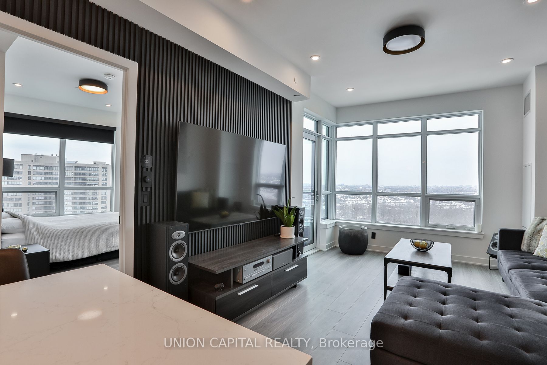 30 Upper Mall Way 1002, Vaughan, ON L4J 0L7 photo 4