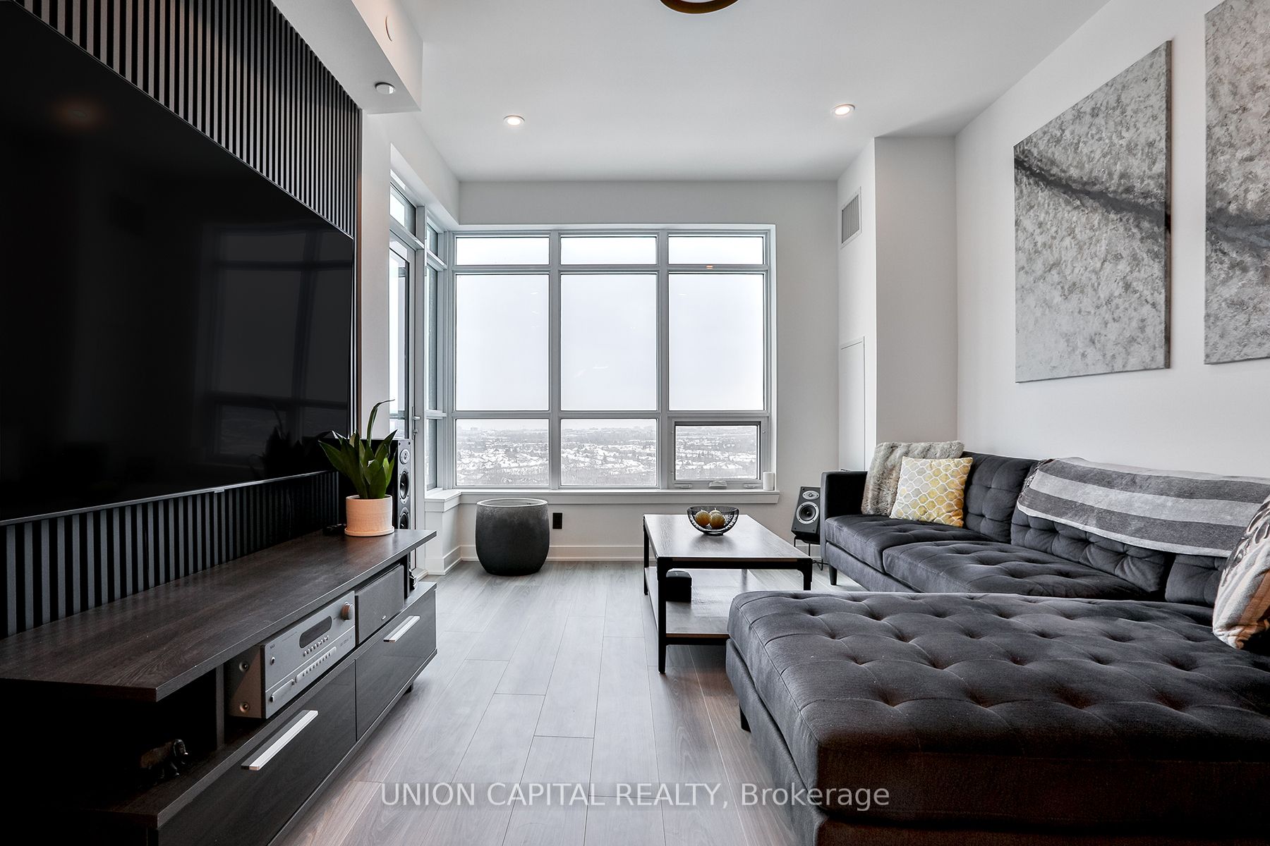 30 Upper Mall Way 1002, Vaughan, ON L4J 0L7 photo 5