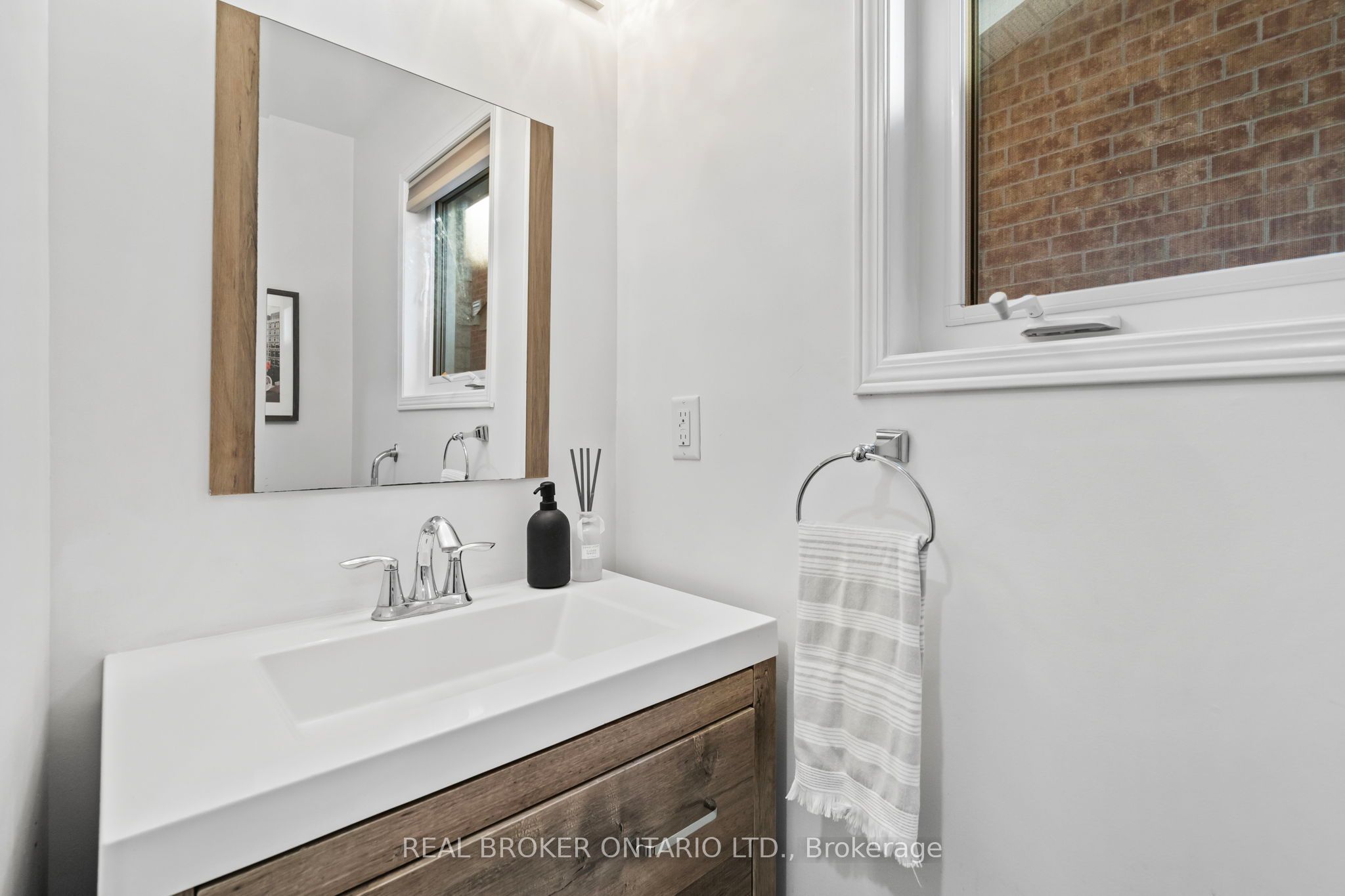76 Sundragon Trail, Bradford West Gwillimbury, ON L3Z 2A5 photo 4