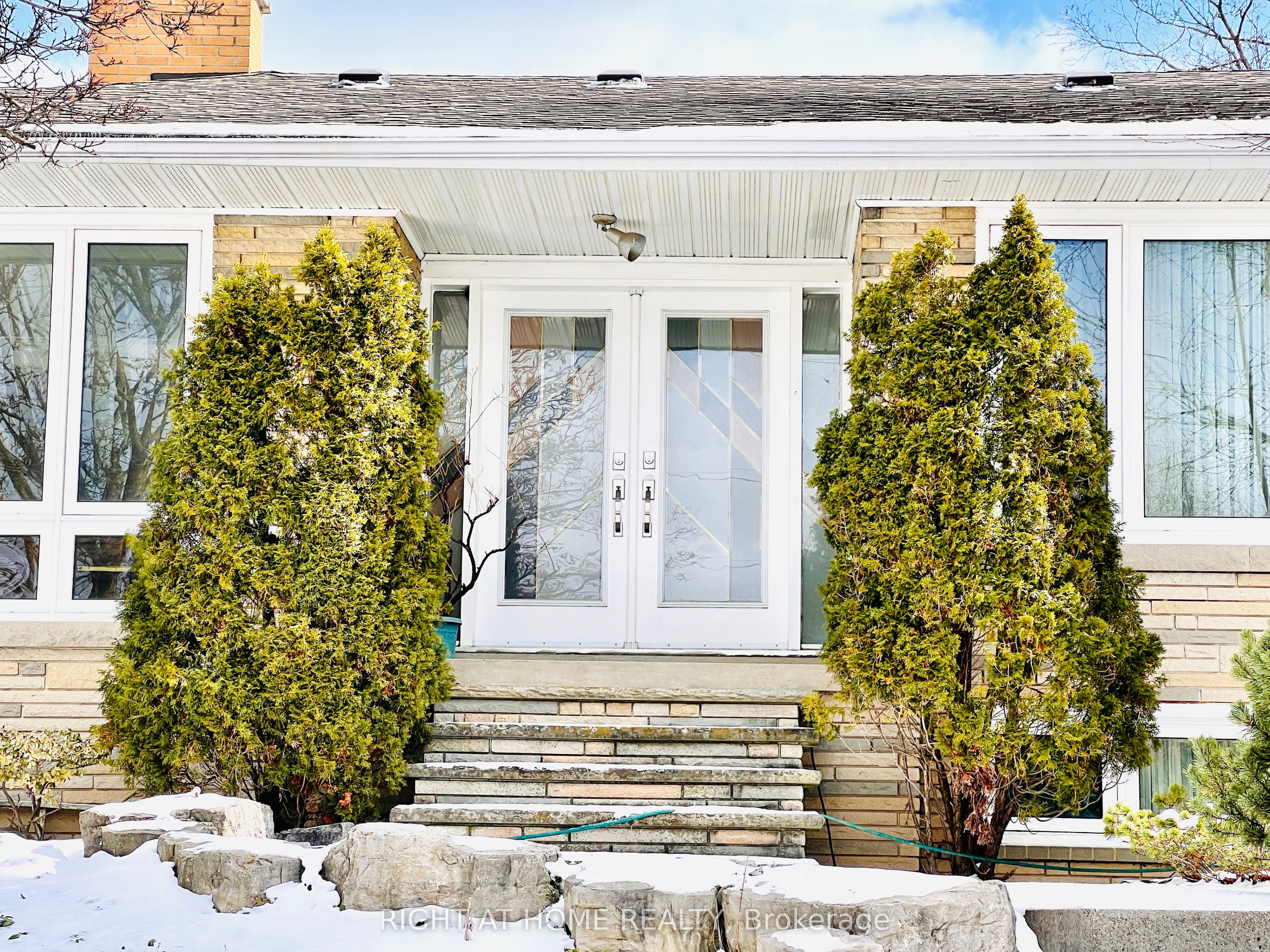 77 Riverside Boulevard, Vaughan, ON L4J 1J1 photo 2