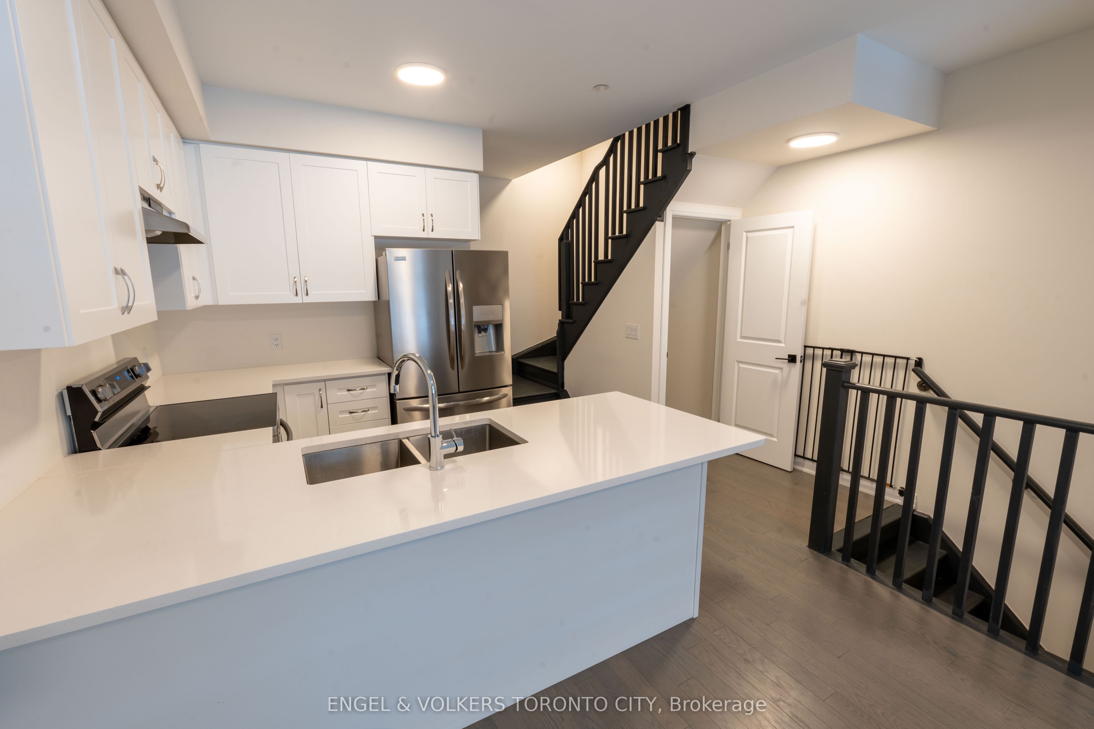50 Baynes Way 5, Bradford West Gwillimbury, ON L3Z 4M4 photo 3