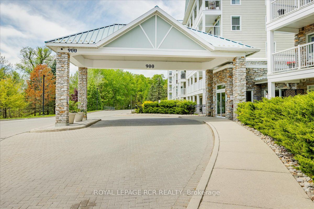 900 Bogart Mill Trail 212, Newmarket, ON L3Y 8V5 photo 2