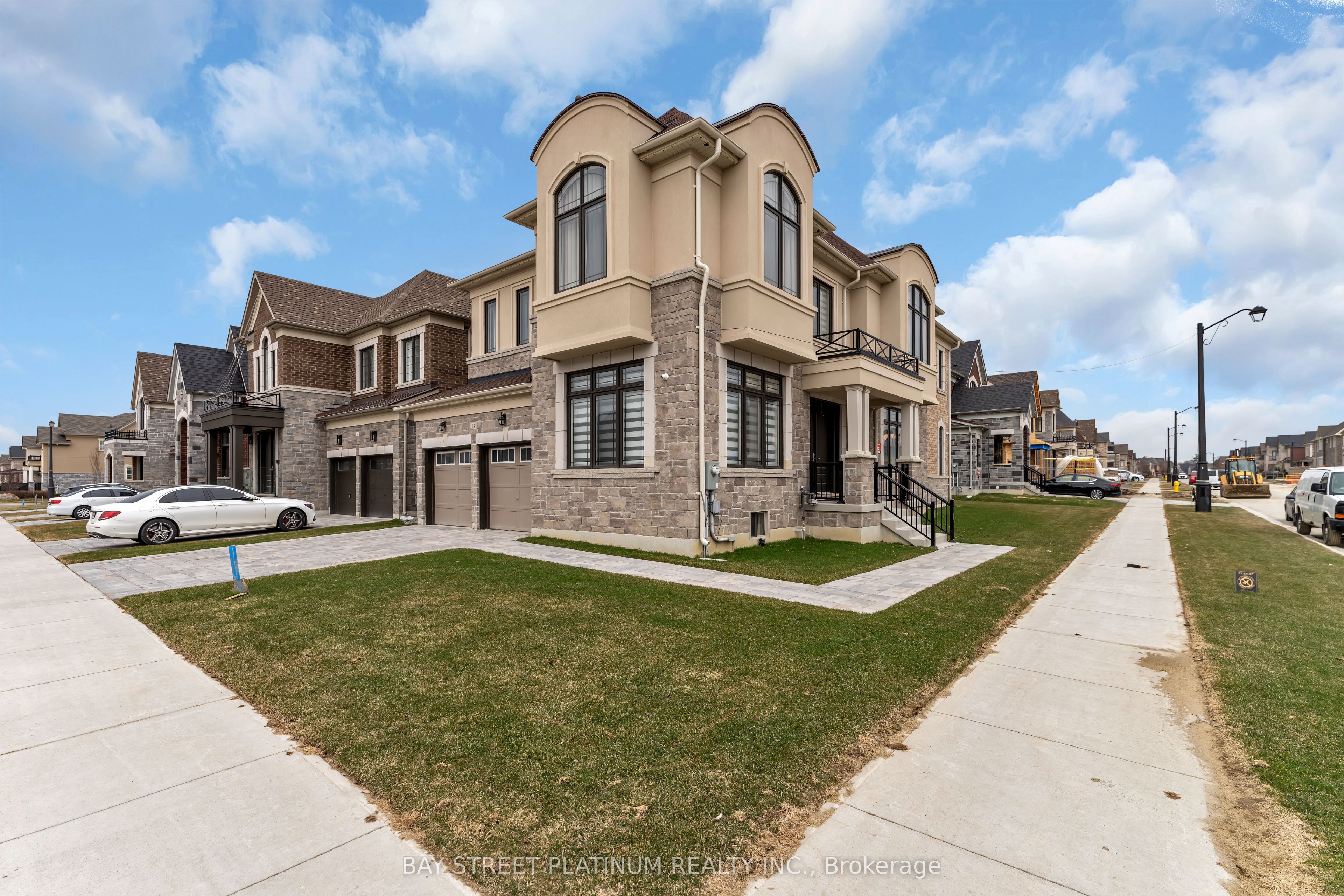 18 Woodgate Pines Drive, Vaughan, ON L4H 4A8 photo 3