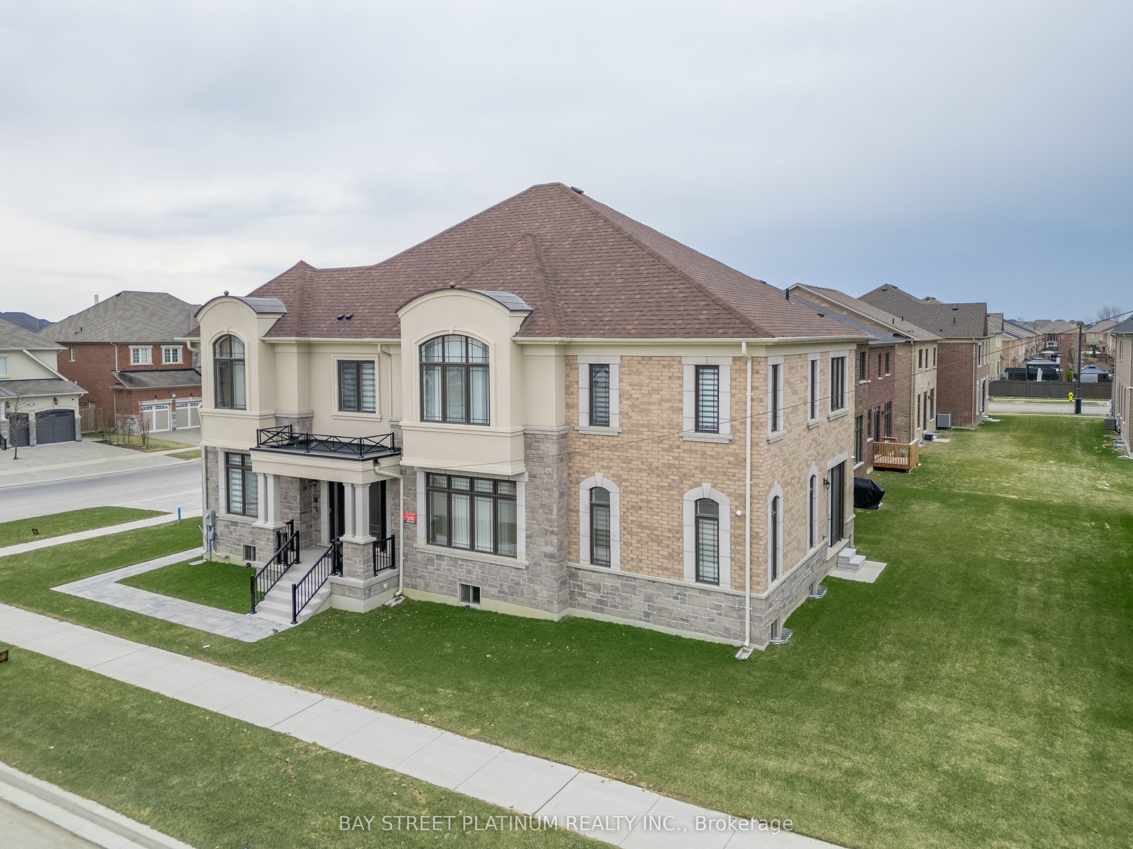 18 Woodgate Pines Drive, Vaughan, ON L4H 4A8 photo 5