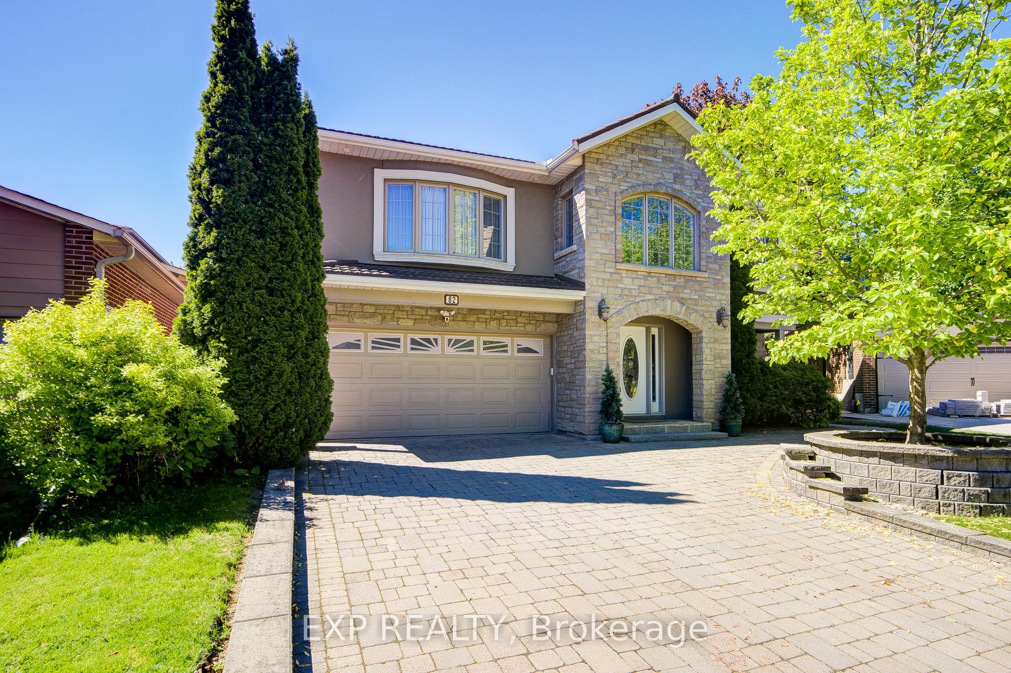 82 Derby Court, Newmarket, ON L3Y 5Z9