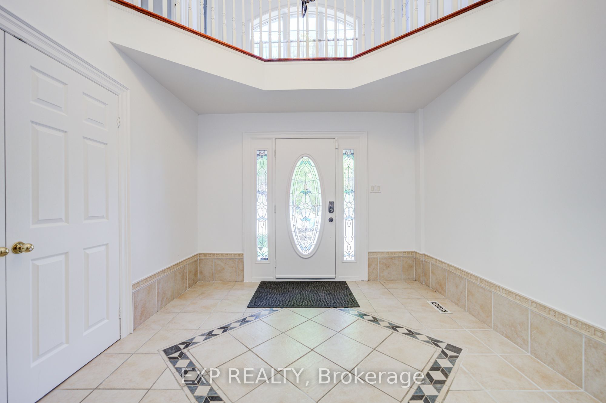 82 Derby Court, Newmarket, ON L3Y 5Z9 photo 3
