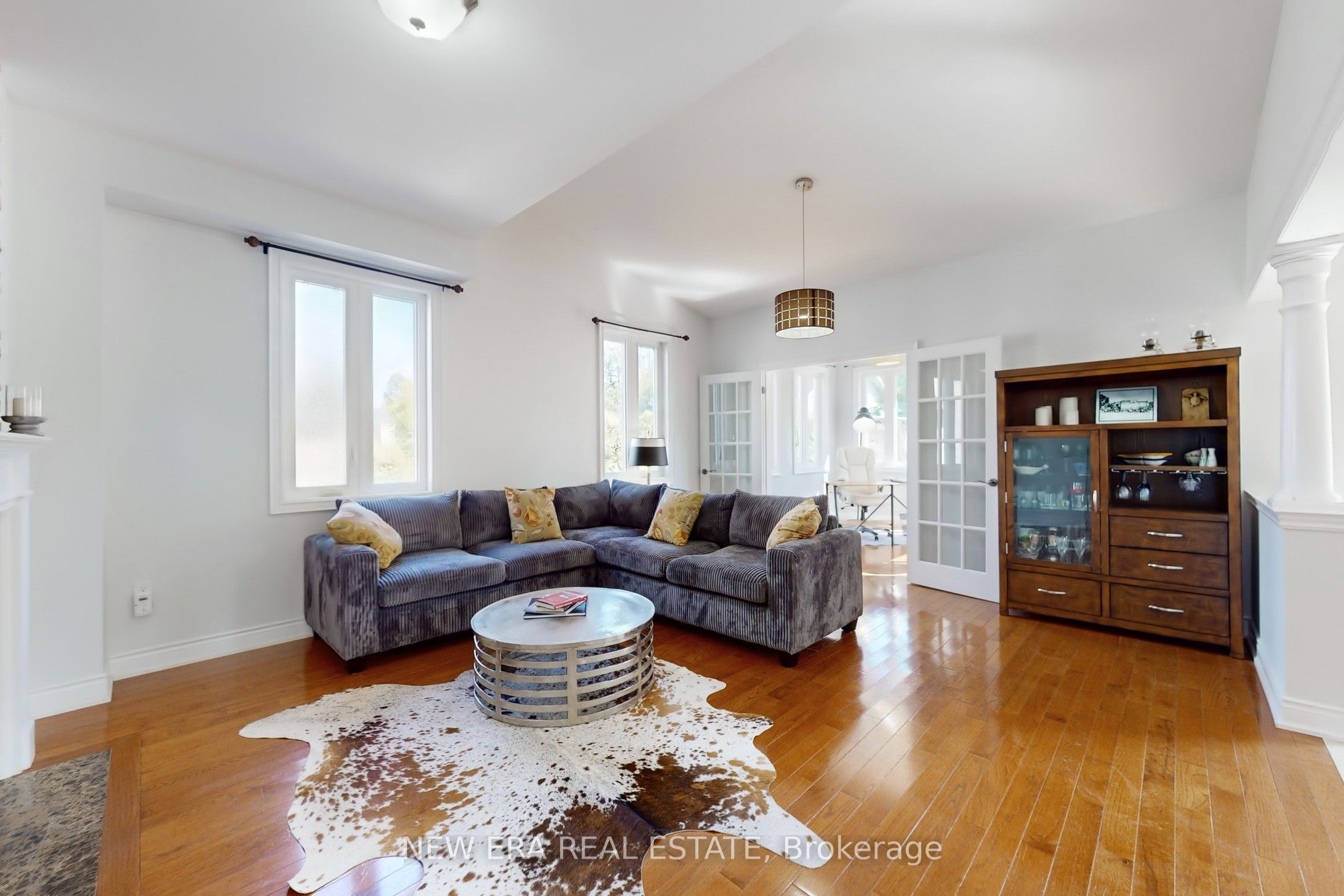1031 Lake Drive N, Georgina, ON L4P 3E9 photo 3
