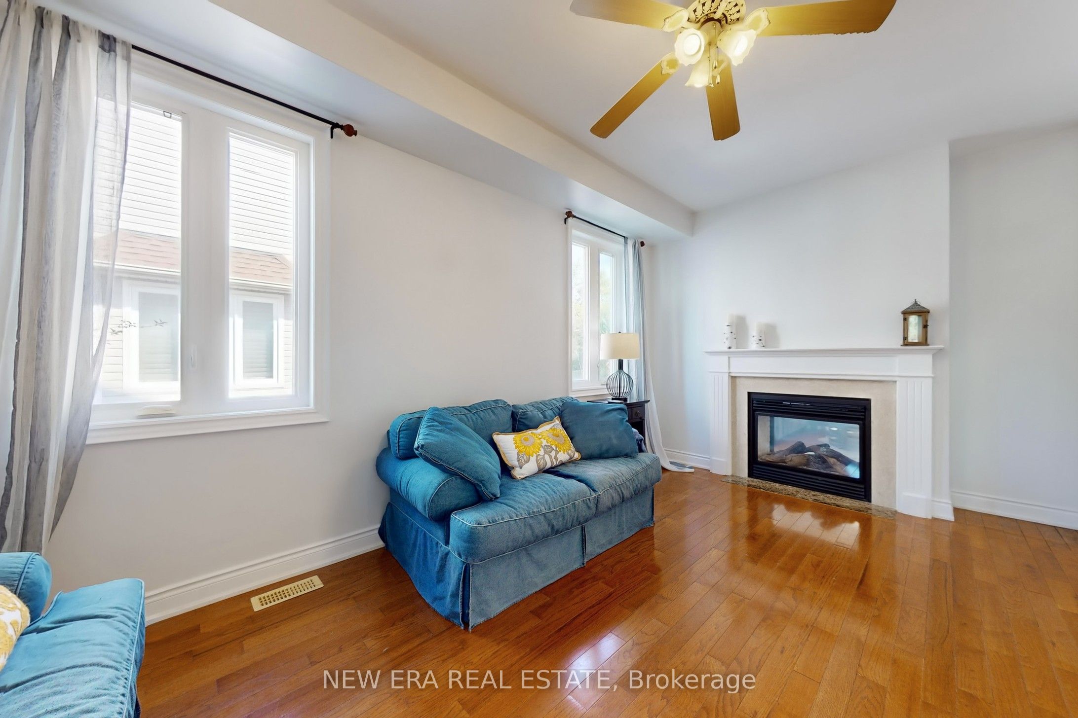1031 Lake Drive N, Georgina, ON L4P 3E9 photo 5