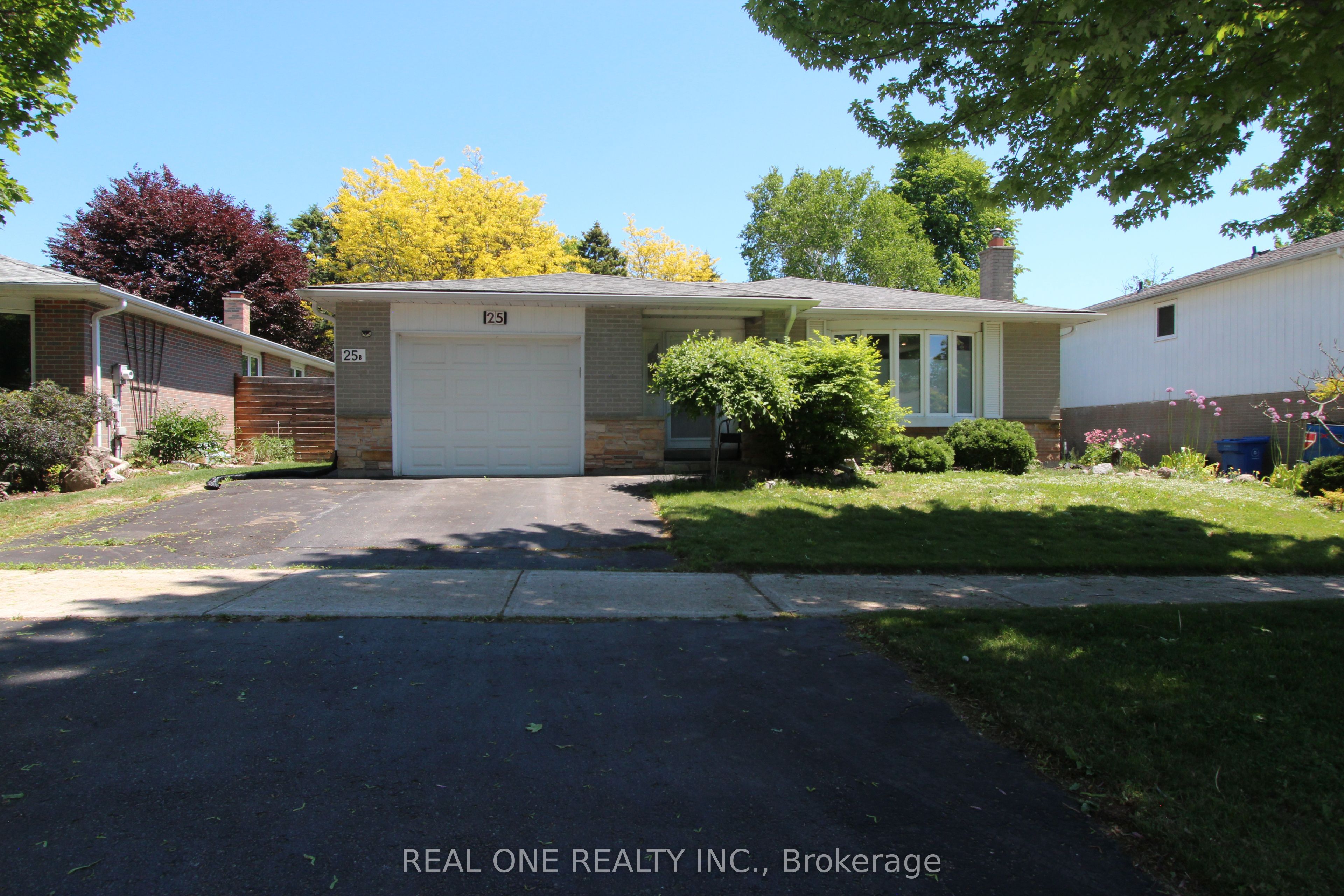 25 Bigwin Drive, Aurora, ON L4G 3C4 photo 2